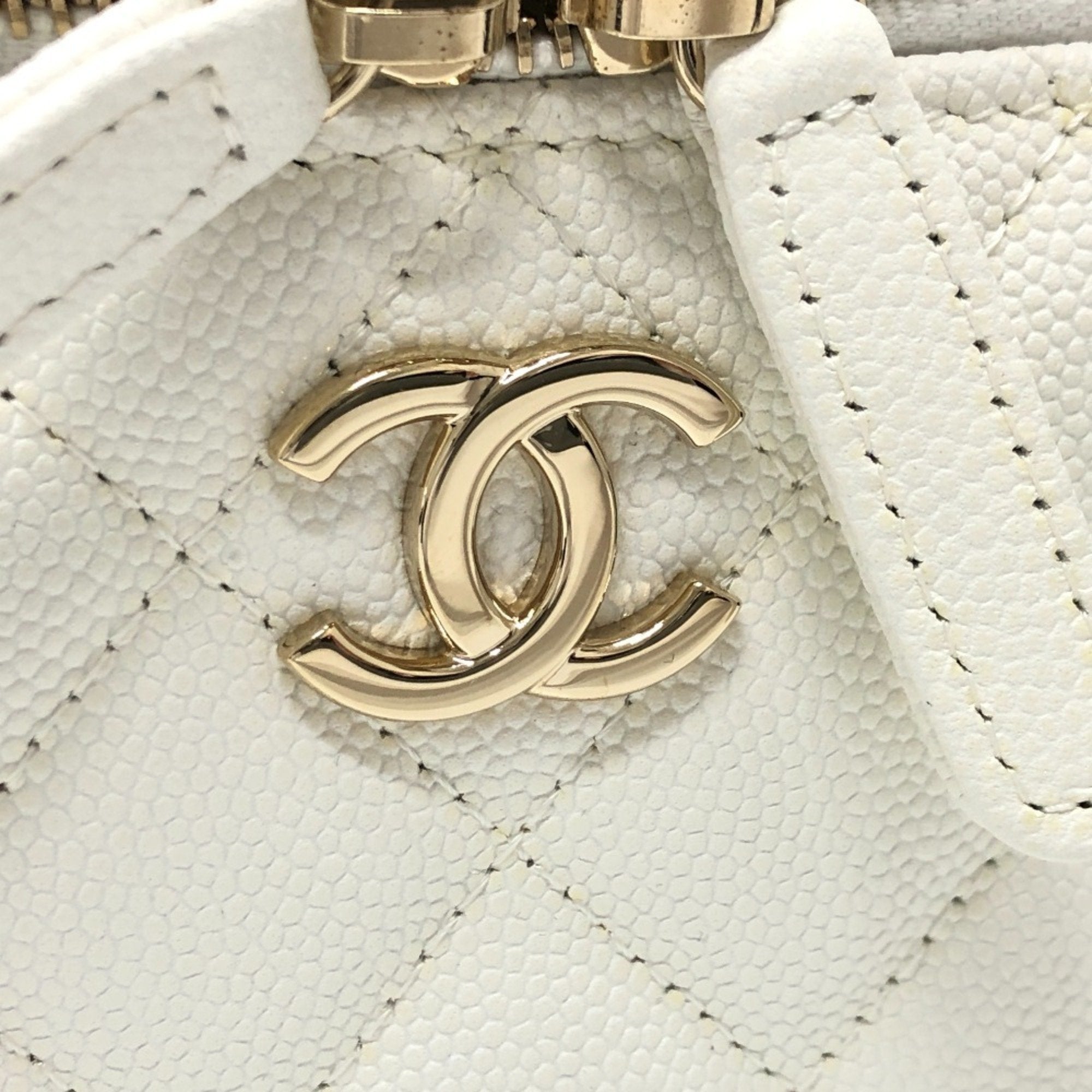 Chanel Caviar Skin White Caviar Leather Handbag Shoulder Bag Vanity Bag (Pre-Owned)