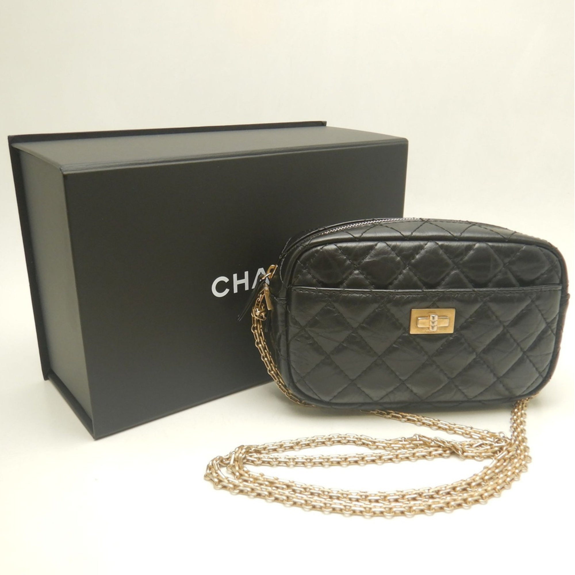 Chanel Black Leather Shoulder Bag (Pre-Owned)