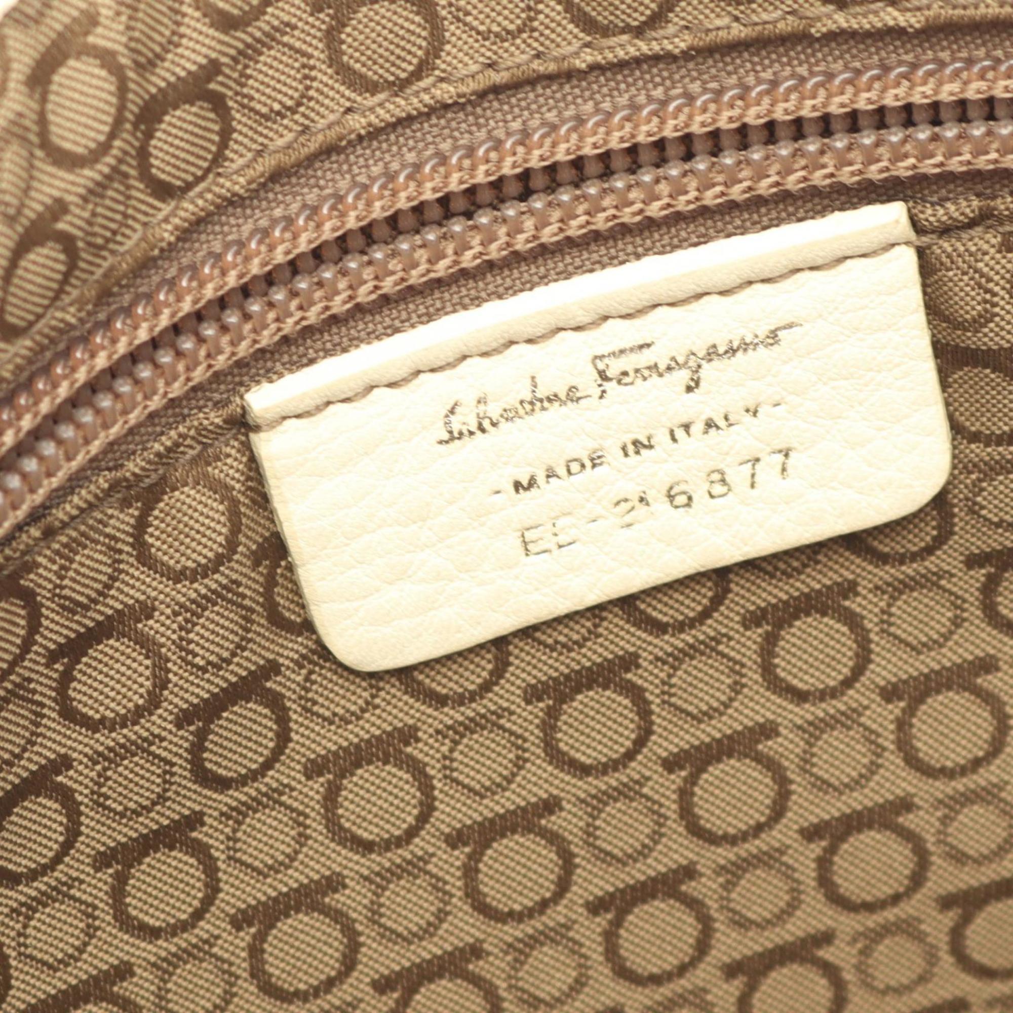 Salvatore Ferragamo Ivory Leather Shoulder Bag (Pre-Owned)