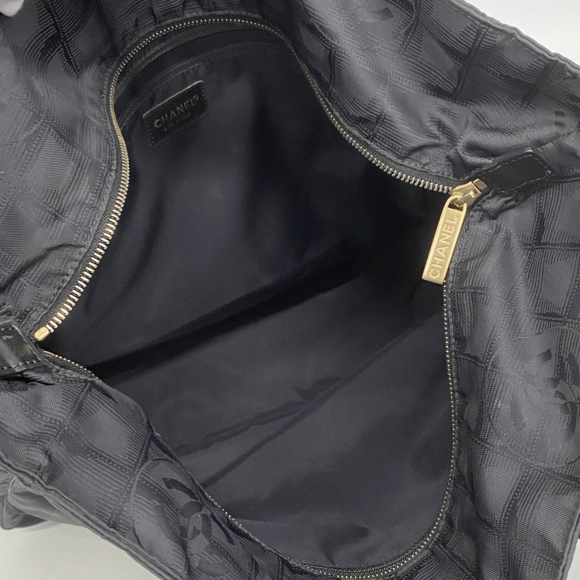 Chanel Black Nylon Tote Bag (Pre-Owned)