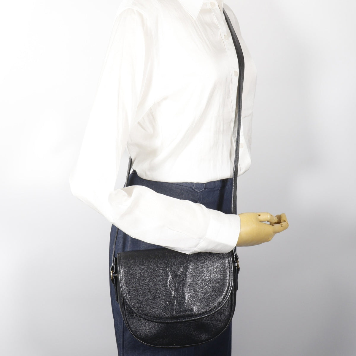 Yves Saint Laurent Black Leather Shoulder Bag (Pre-Owned)