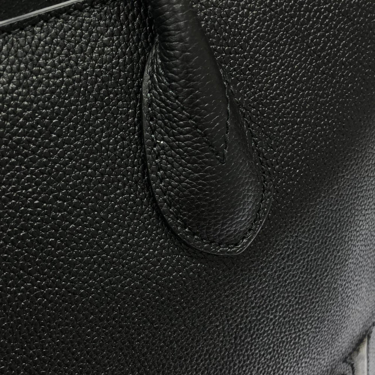 Gucci Black Leather Gg Supreme Handbag (Pre-Owned)