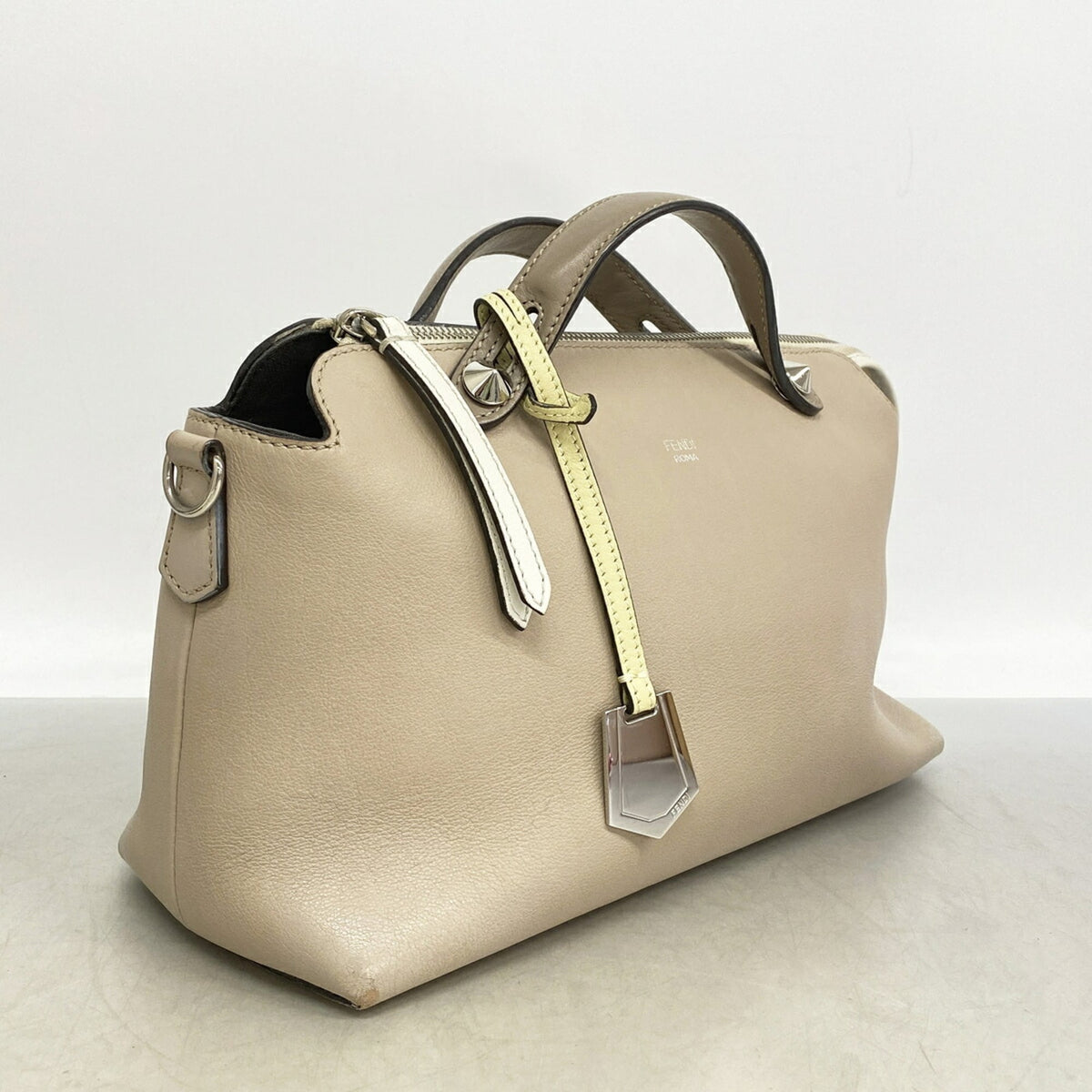 Fendi Beige White Leather Handbag (Pre-Owned)