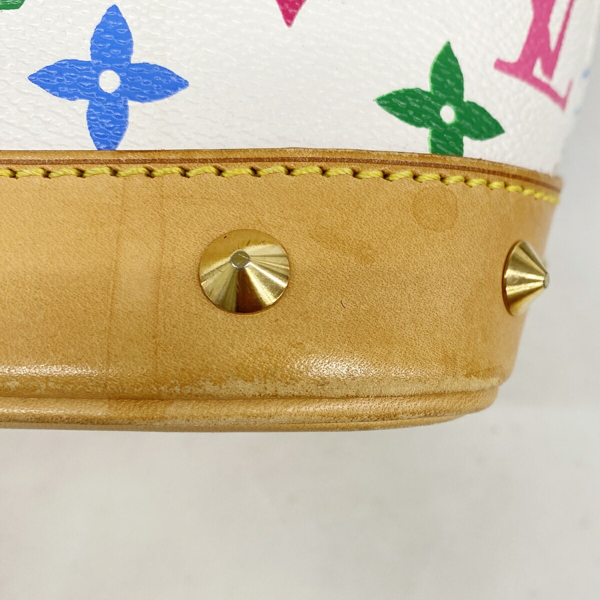 Louis Vuitton Blanc Handbag (Pre-Owned)