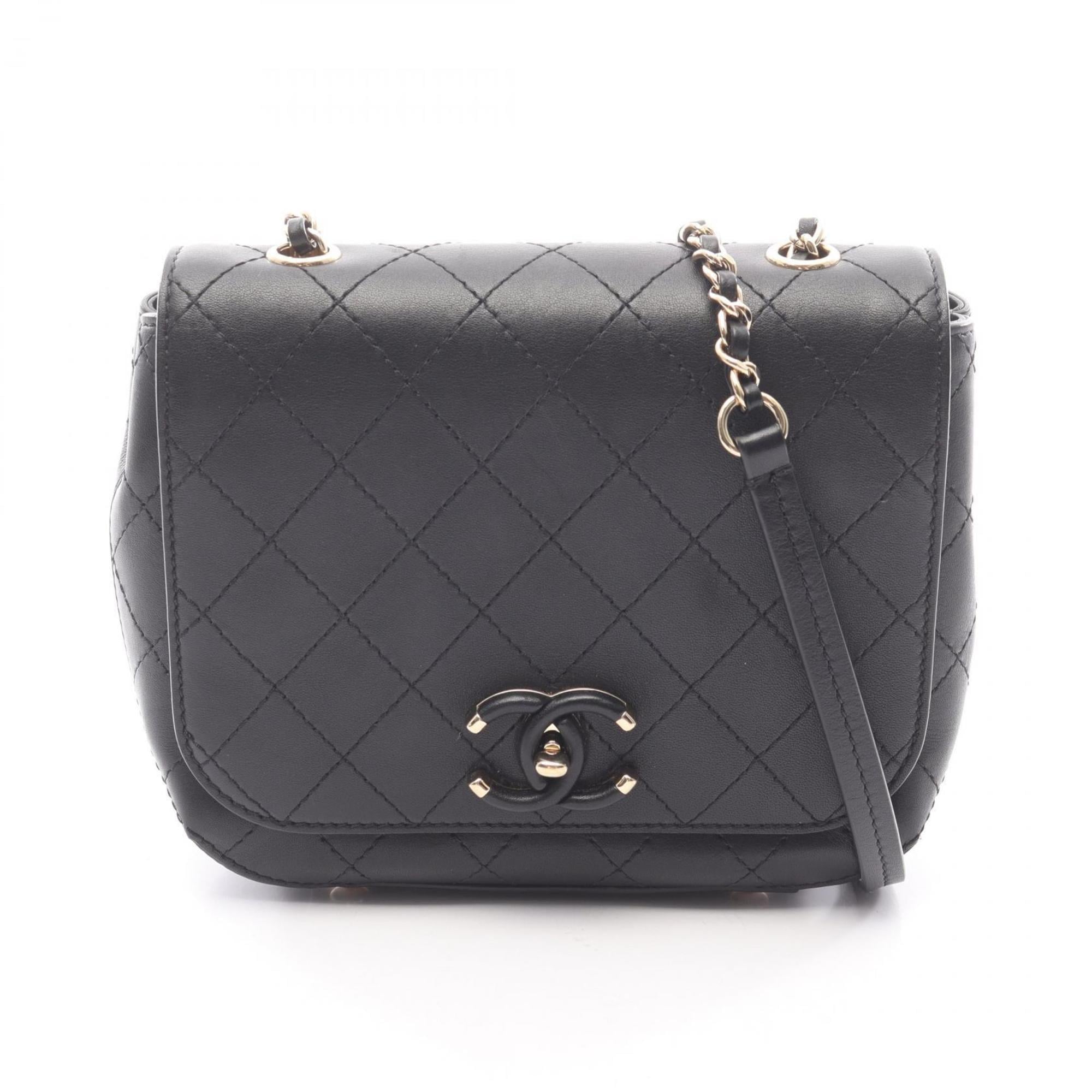 Chanel Black Leather Shoulder Bag (Pre-Owned)