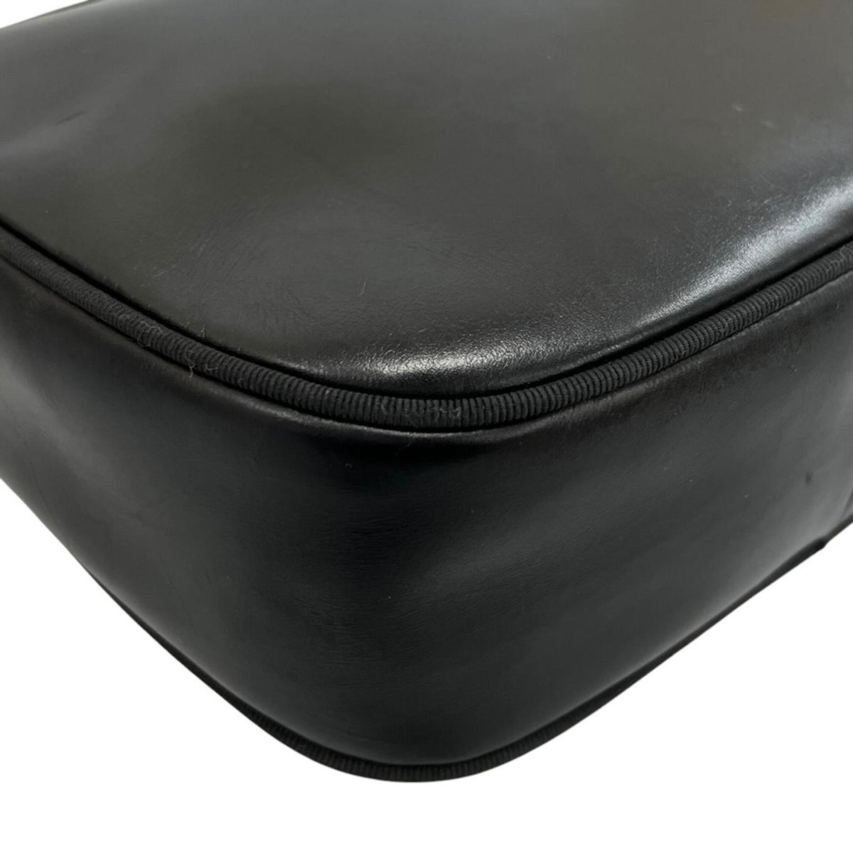 Salvatore Ferragamo Black Leather Shoulder Bag (Pre-Owned)