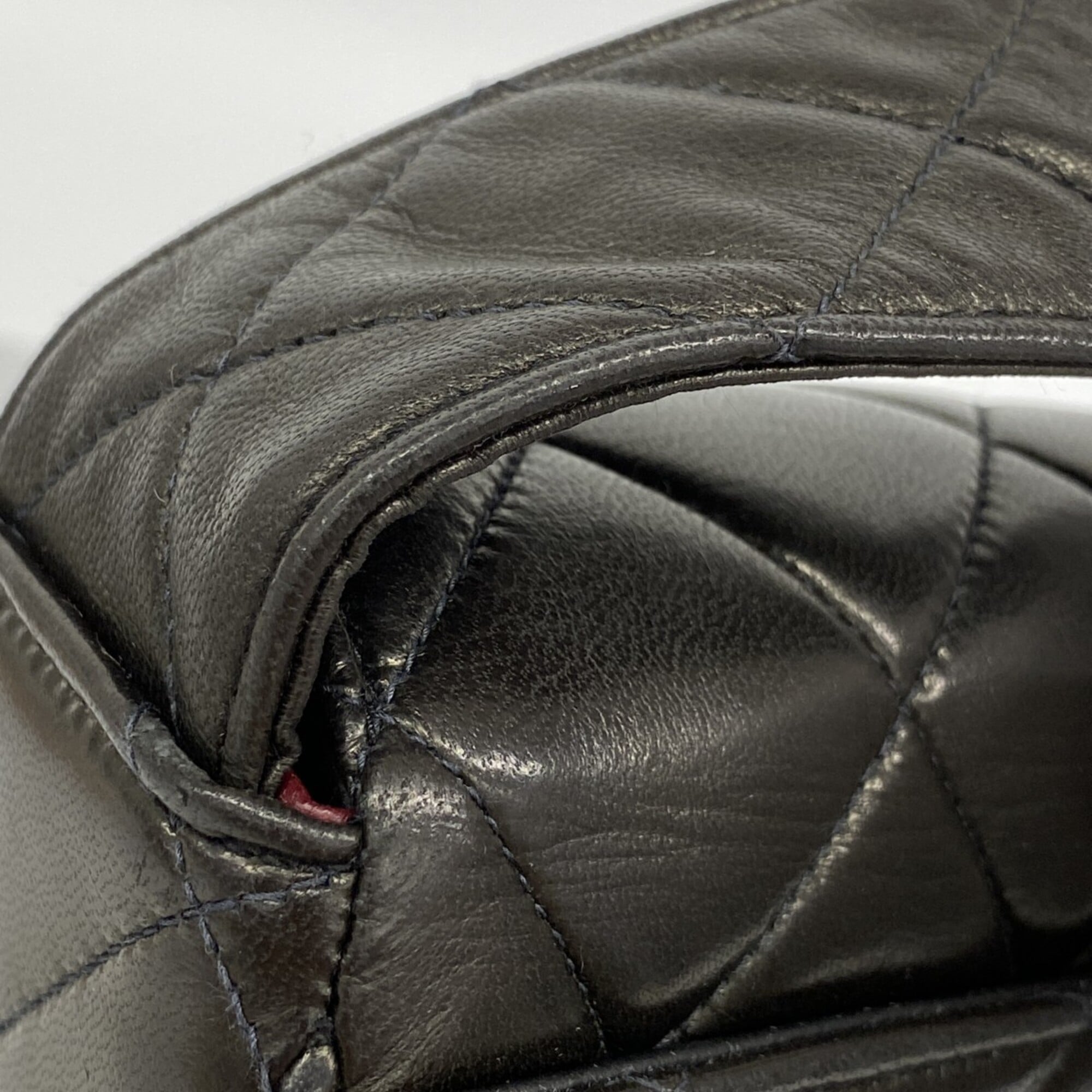 Chanel Black Leather Shoulder Bag (Pre-Owned)