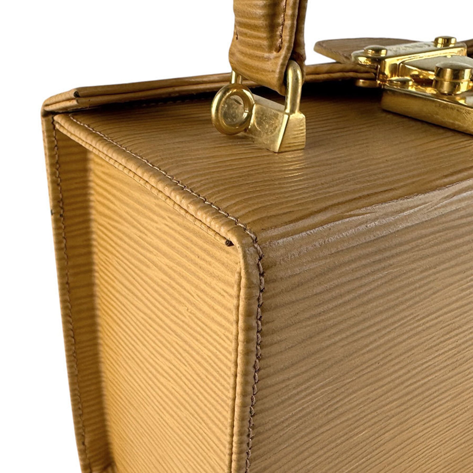 Fendi Beige Leather Handbag (Pre-Owned)