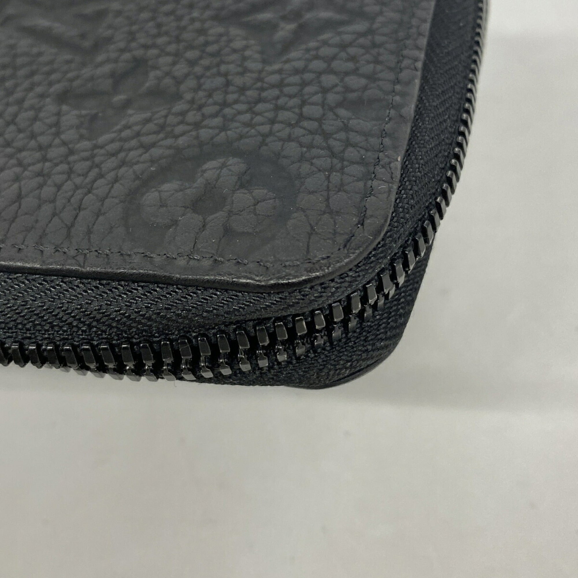 Louis Vuitton Noir Long Wallet (Bi-Fold) (Pre-Owned)