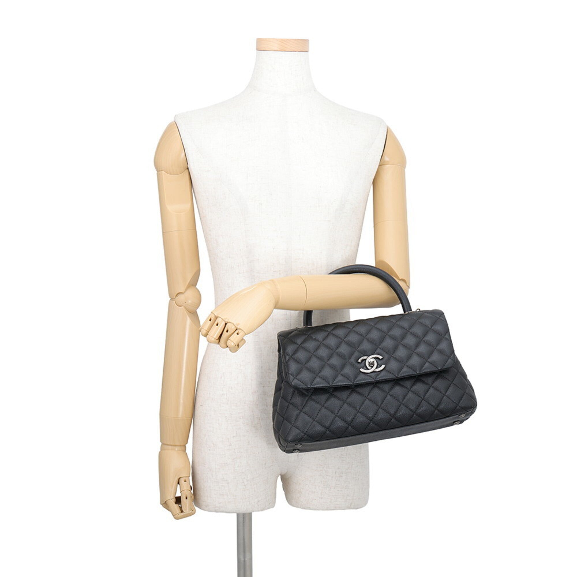 Chanel Black Grained Calfskin Handbag (Pre-Owned)