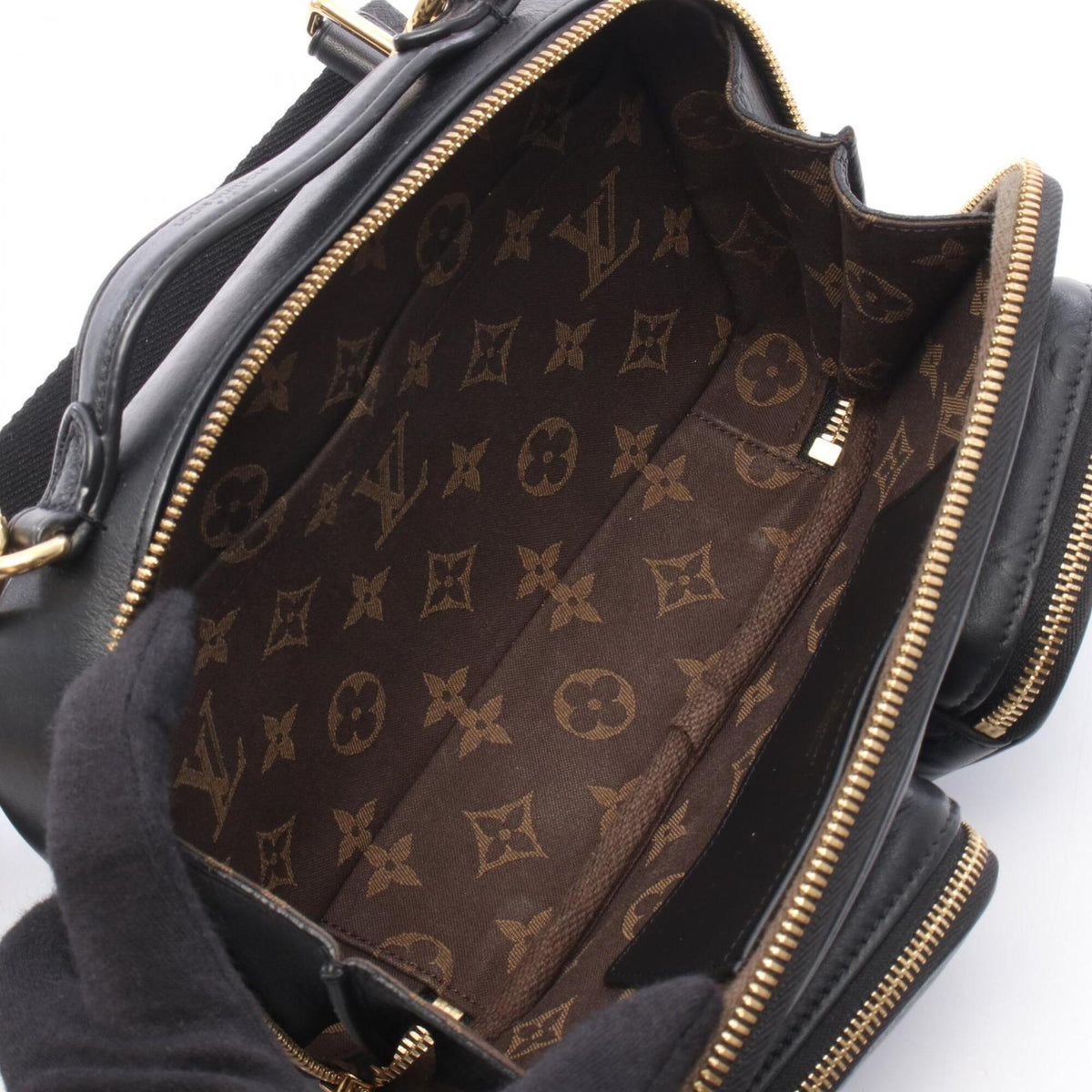 Louis Vuitton Black Leather Handbag Pouch Shoulder Bag (Pre-Owned)