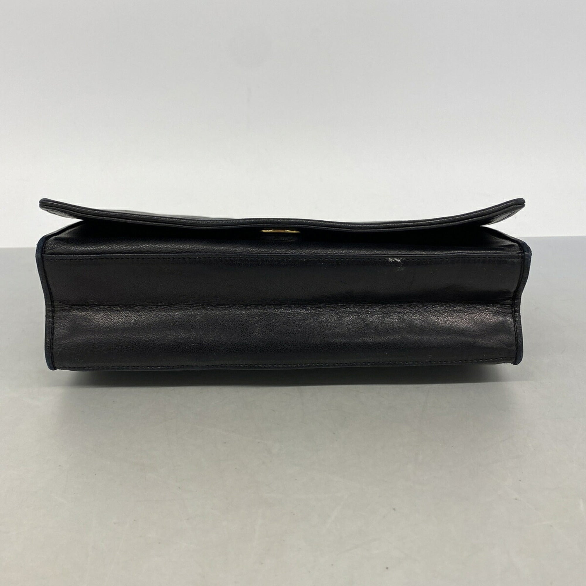 Chanel Black Leather Shoulder Bag (Pre-Owned)