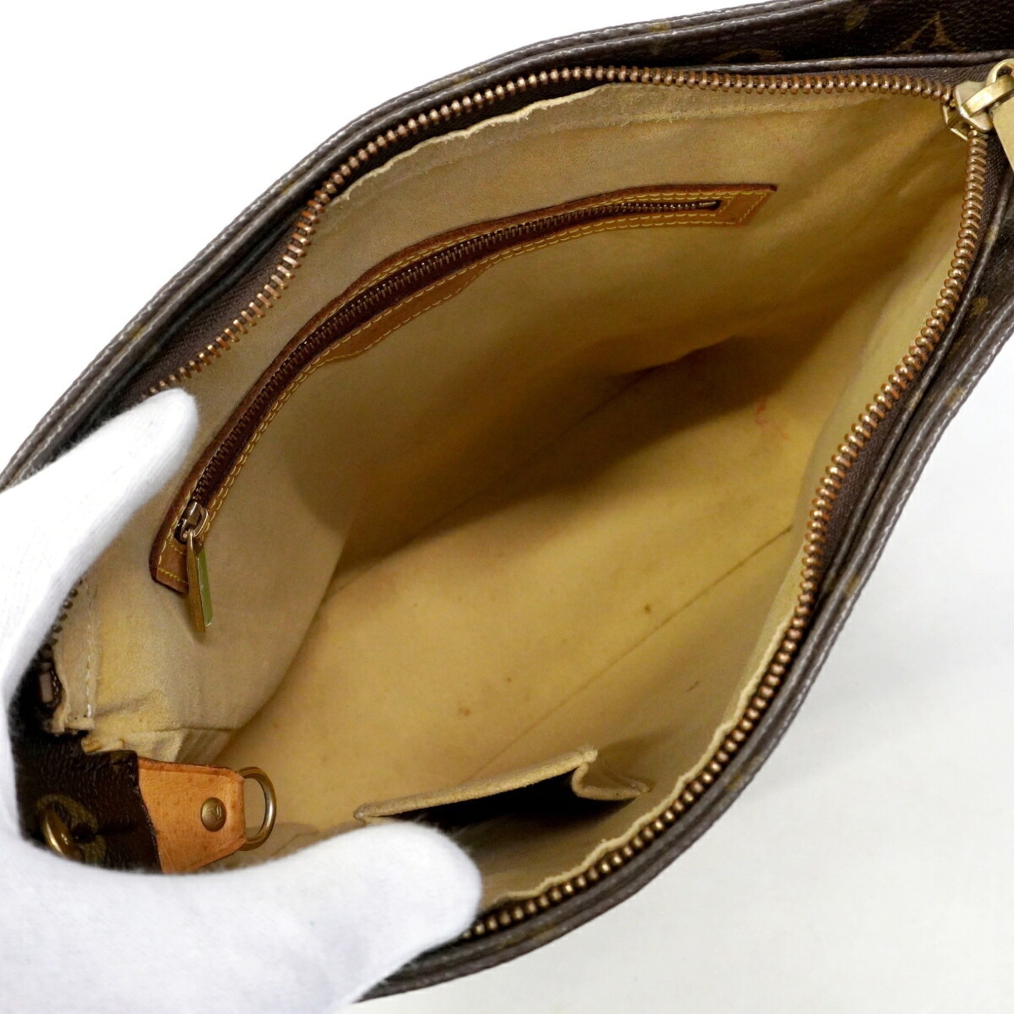 Louis Vuitton Brown Shoulder Bag (Pre-Owned)