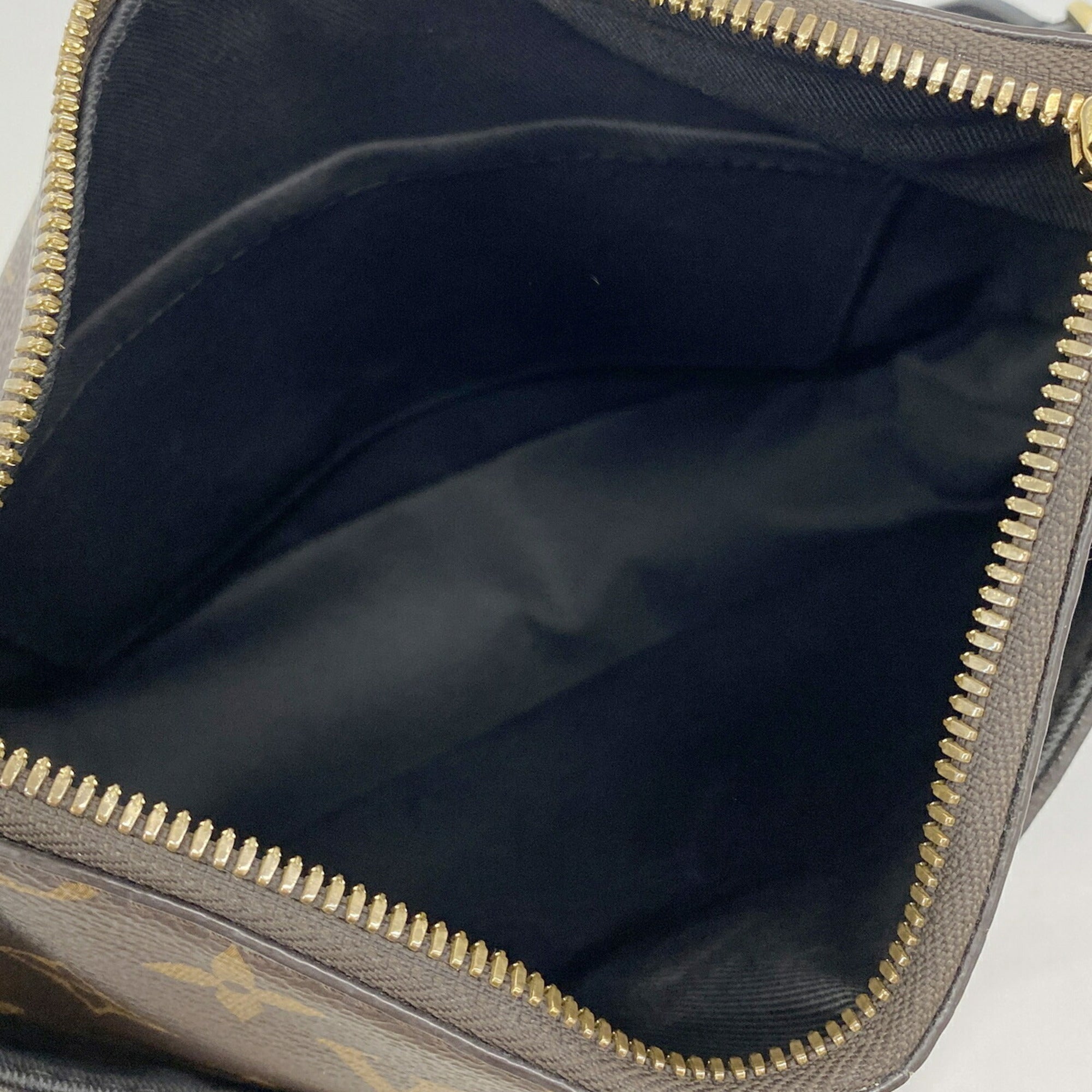 Louis Vuitton Brown Shoulder Bag (Pre-Owned)