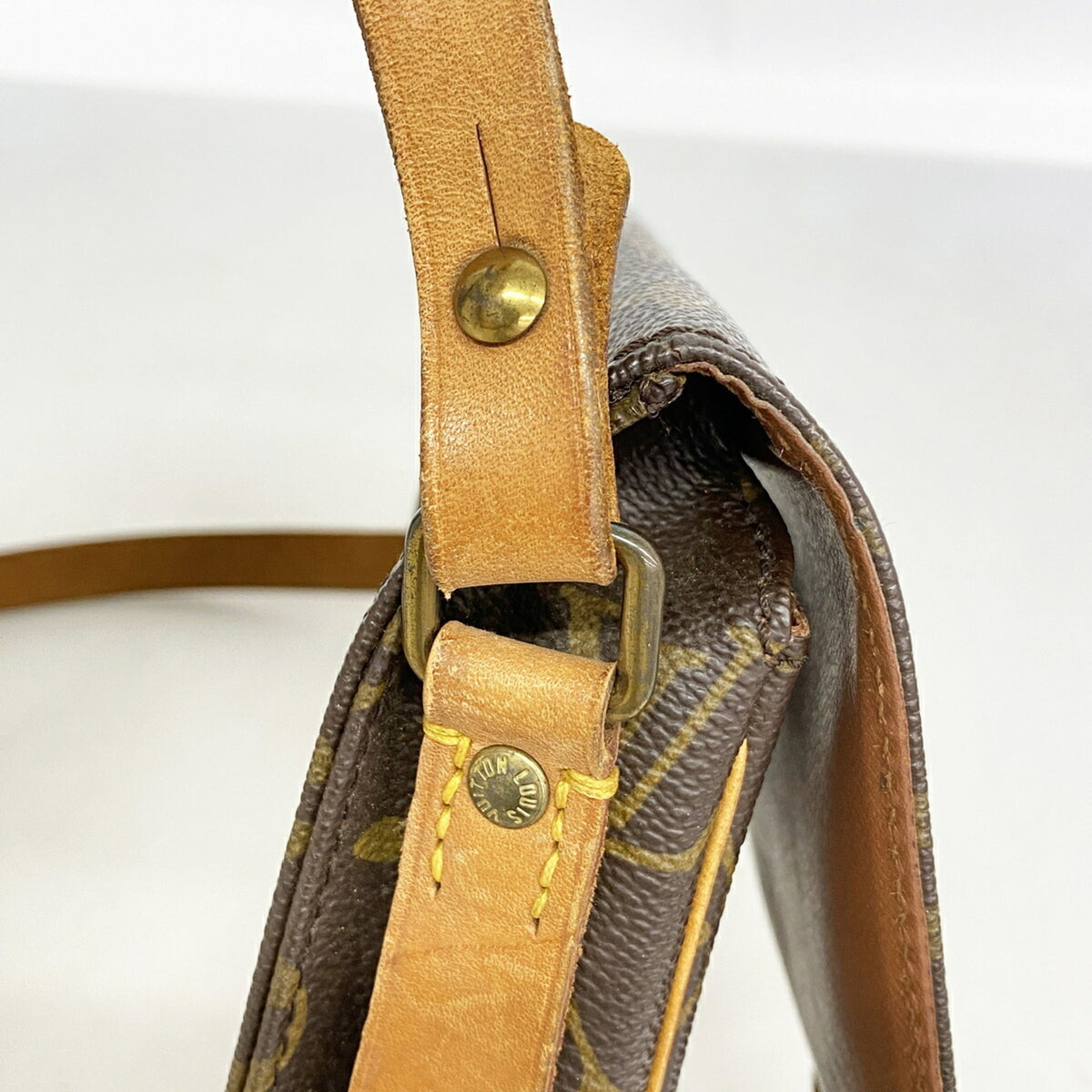 Louis Vuitton Brown Shoulder Bag (Pre-Owned)