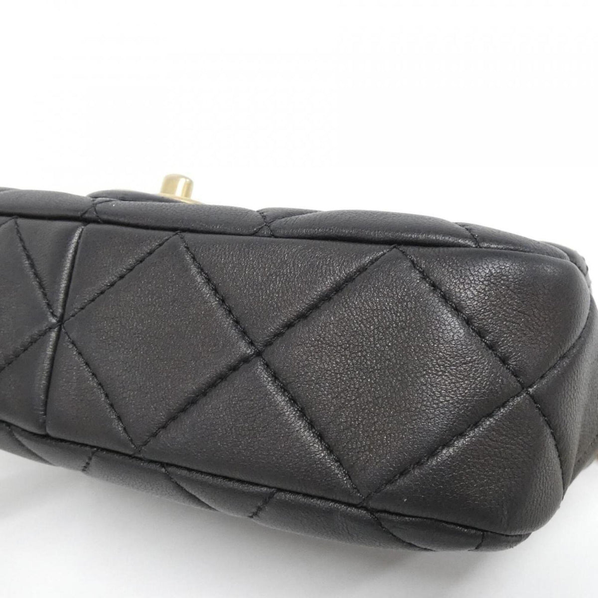 Chanel Black Leather Shoulder Bag (Pre-Owned)