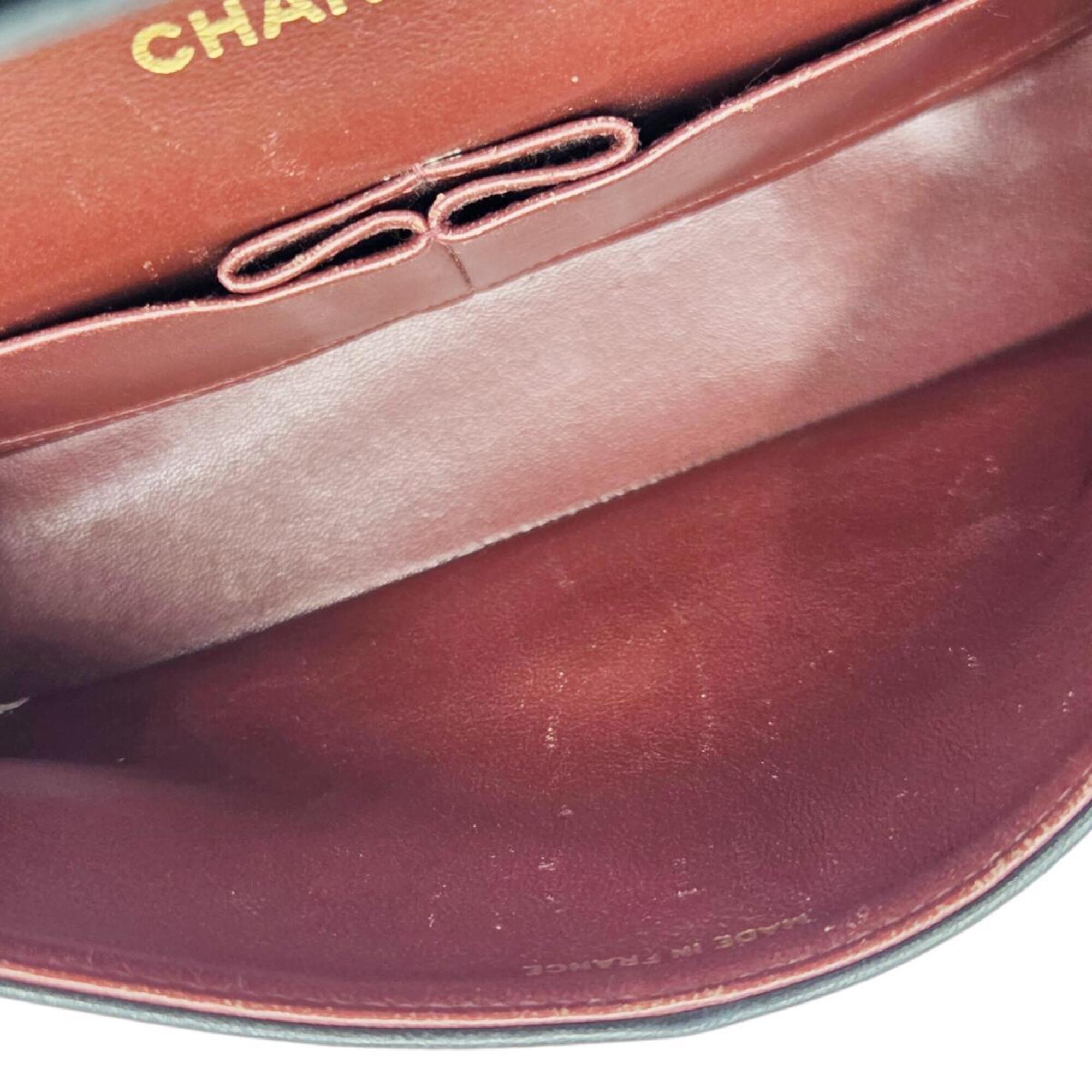 Chanel Matelasse Black Leather Shoulder Bag (Pre-Owned)