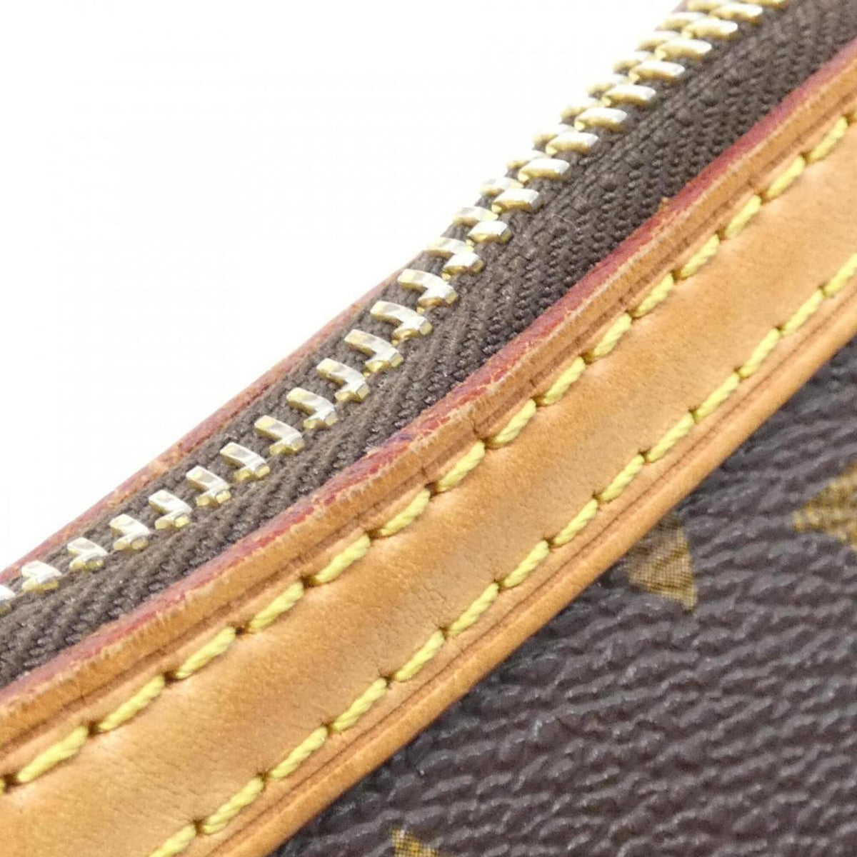 Louis Vuitton Marron Coated Canvas Shoulder Bag (Pre-Owned)