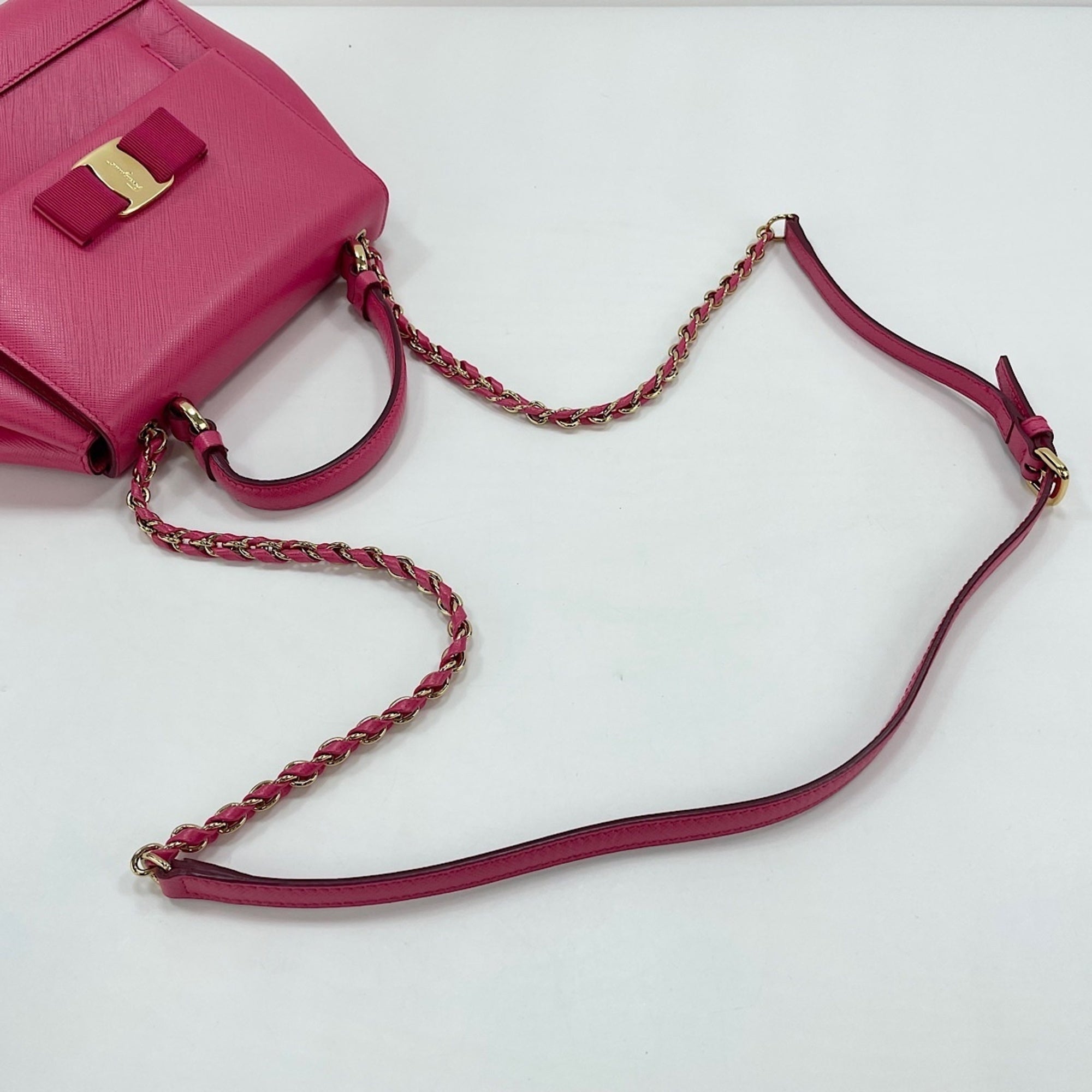 Salvatore Ferragamo Pink Shoulder Bag (Pre-Owned)
