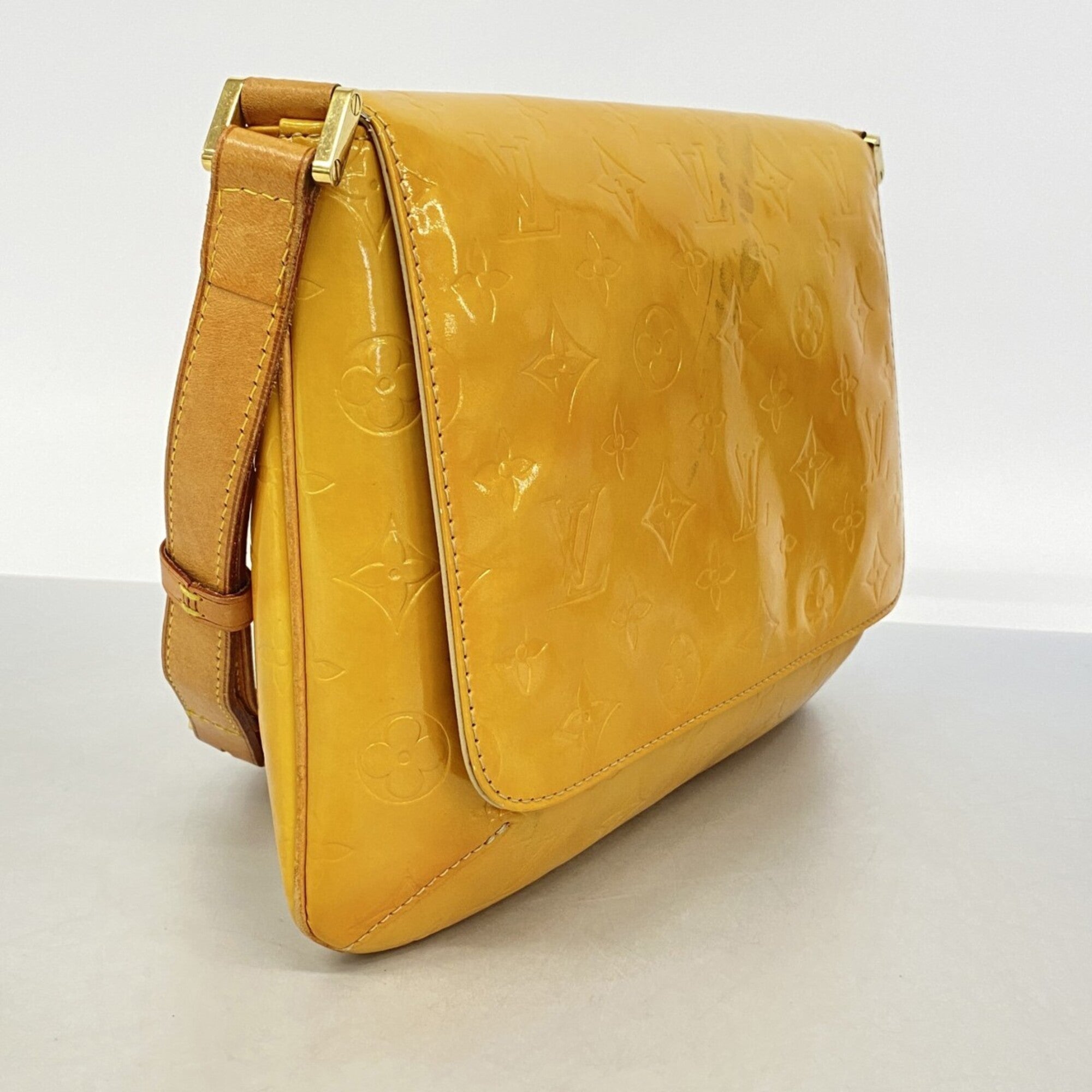 Louis Vuitton Beige Shoulder Bag (Pre-Owned)