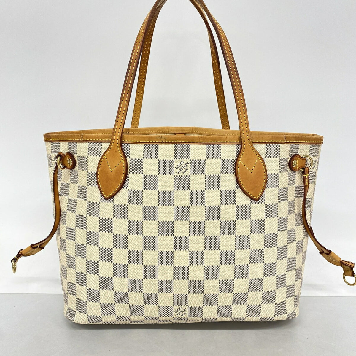 Louis Vuitton White Tote Bag (Pre-Owned)