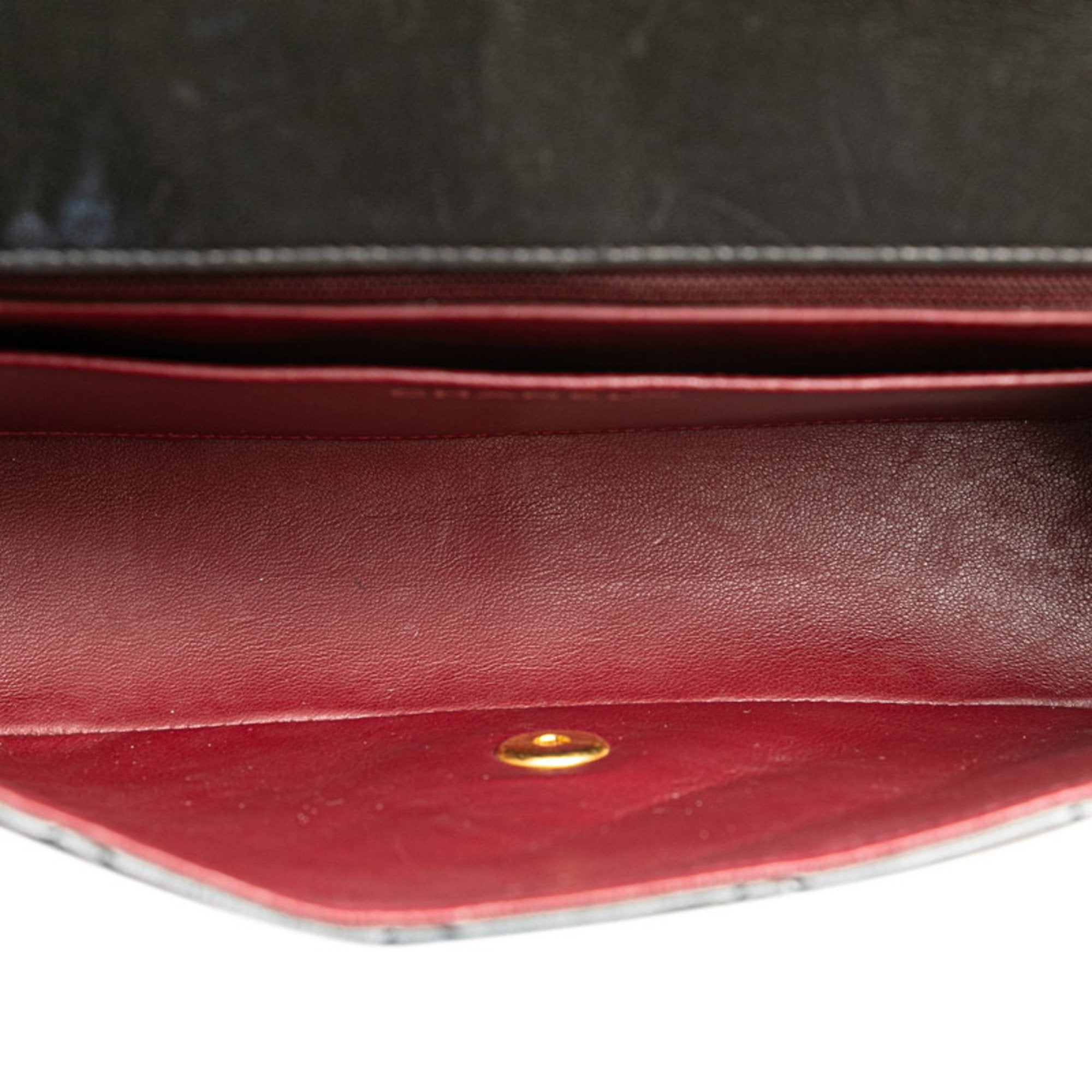 Chanel Black Leather Shoulder Bag (Pre-Owned)