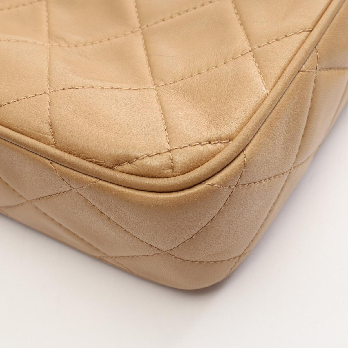 Chanel Beige Leather Handbag Shoulder Bag (Pre-Owned)