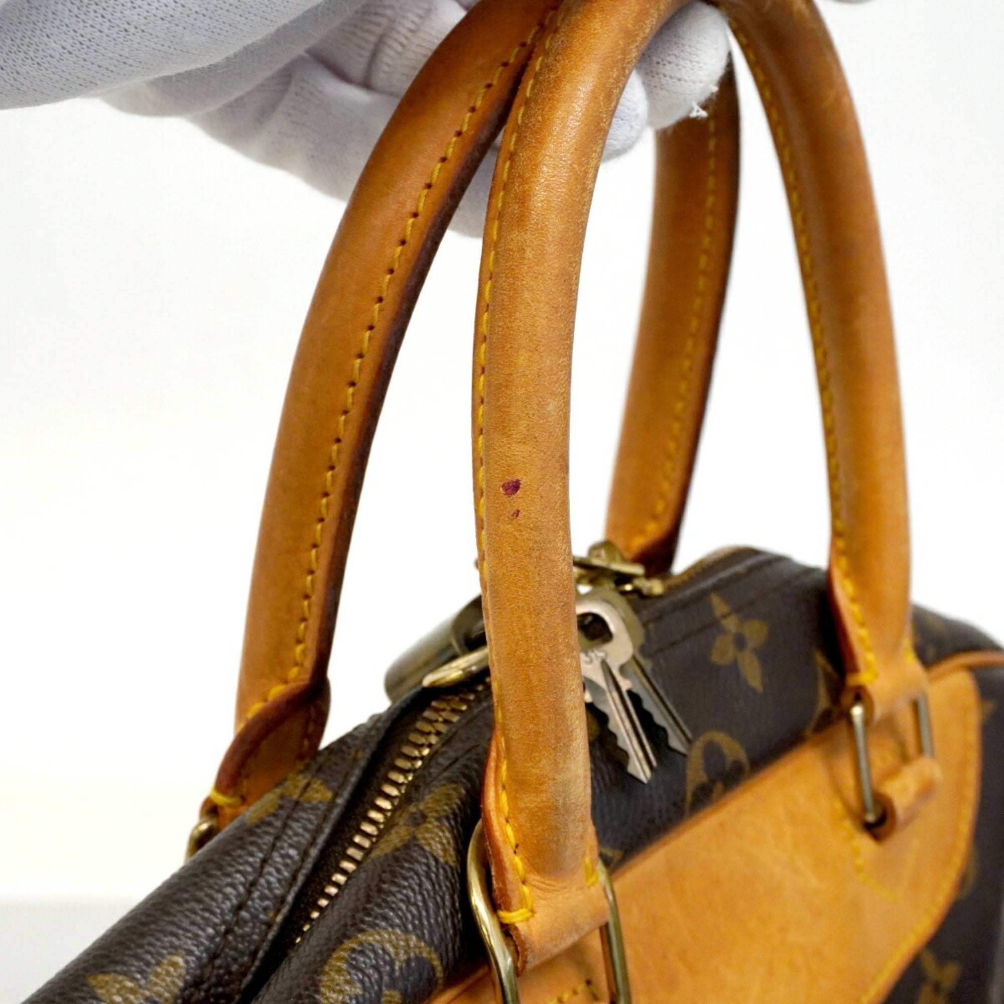 Louis Vuitton Brown Handbag (Pre-Owned)