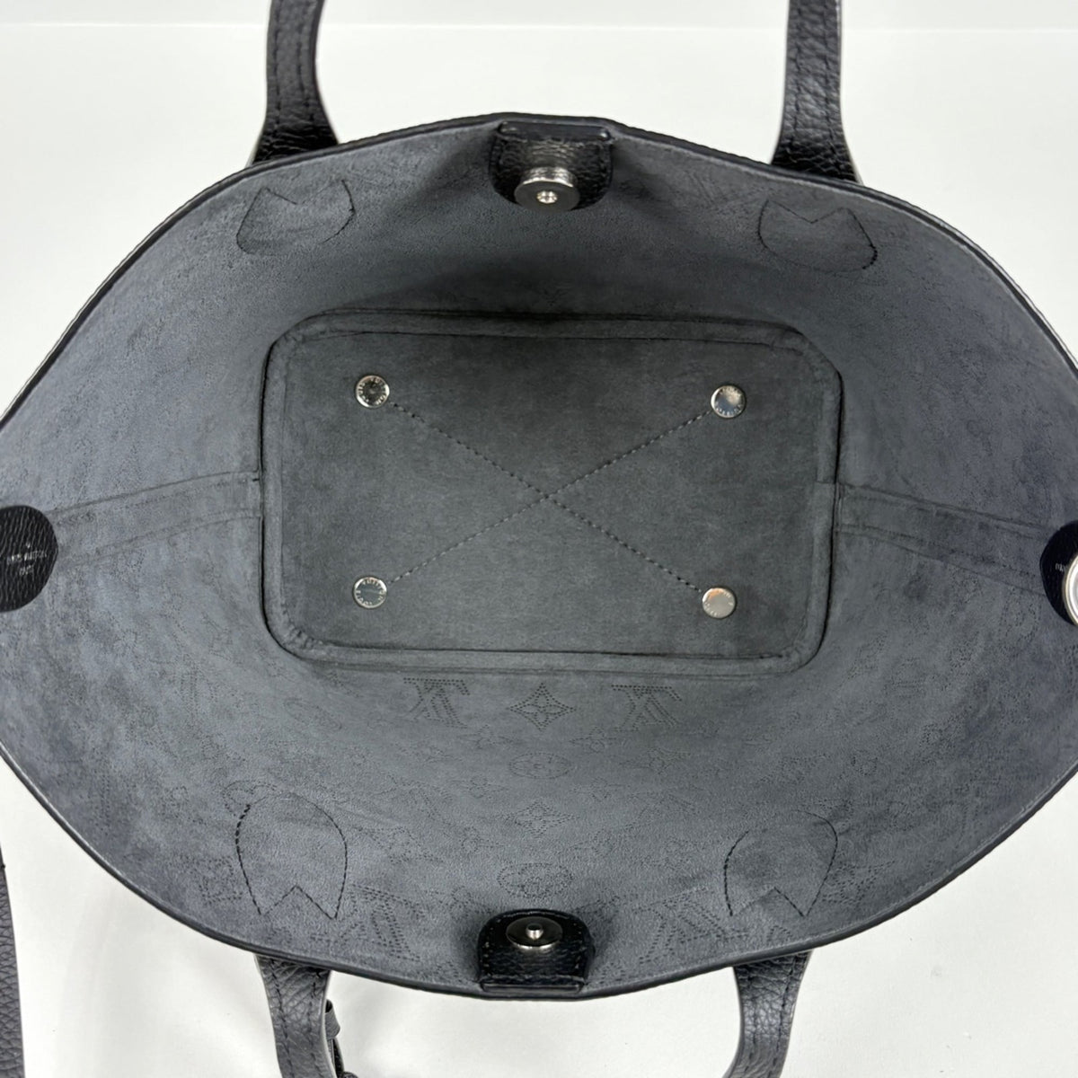 Louis Vuitton Mahina Black Noir Mahina Leather Handbag (Pre-Owned)