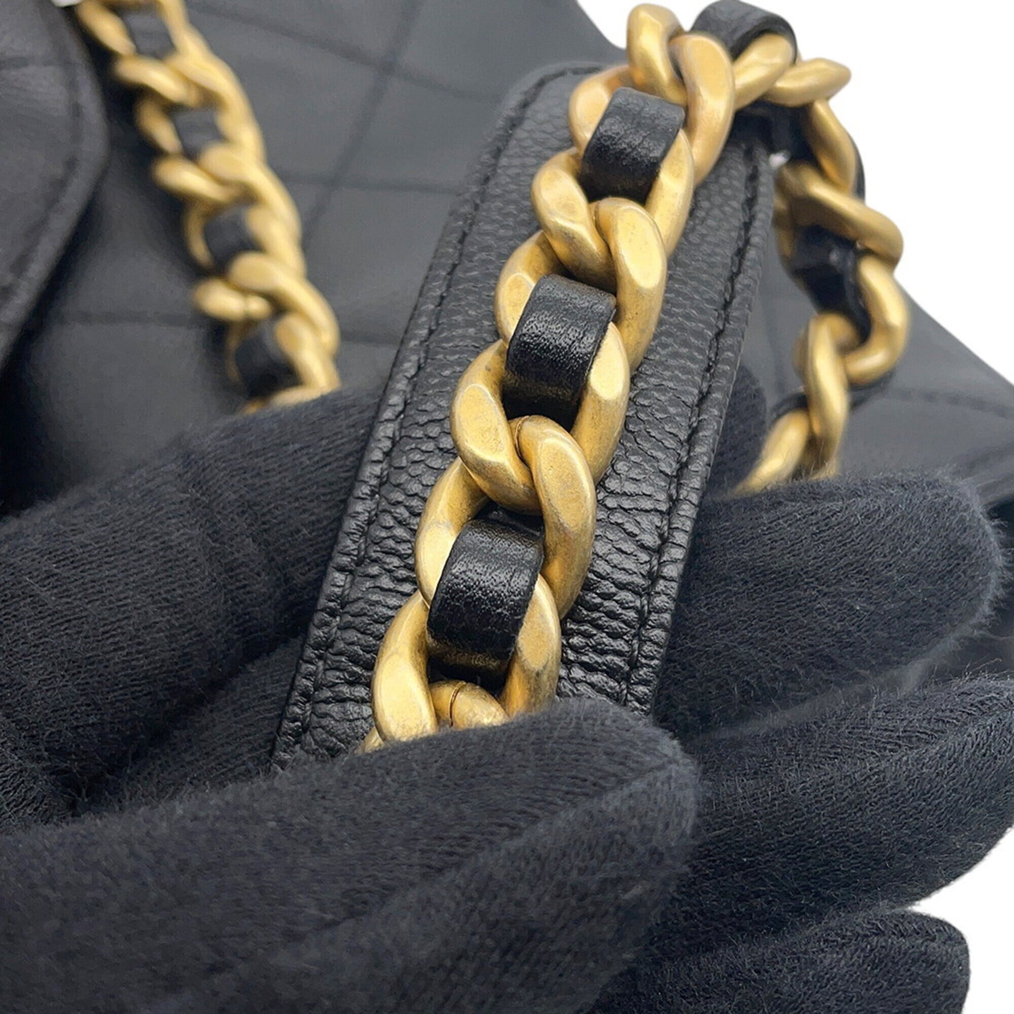 Chanel Black Grained Calfskin Handbag Shoulder Bag (Pre-Owned)