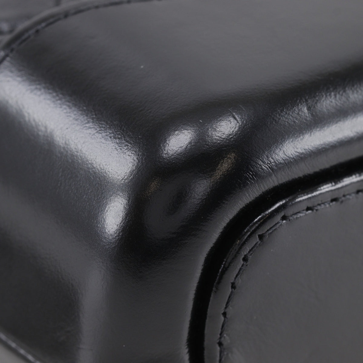 Chanel Black Leather Shoulder Bag (Pre-Owned)