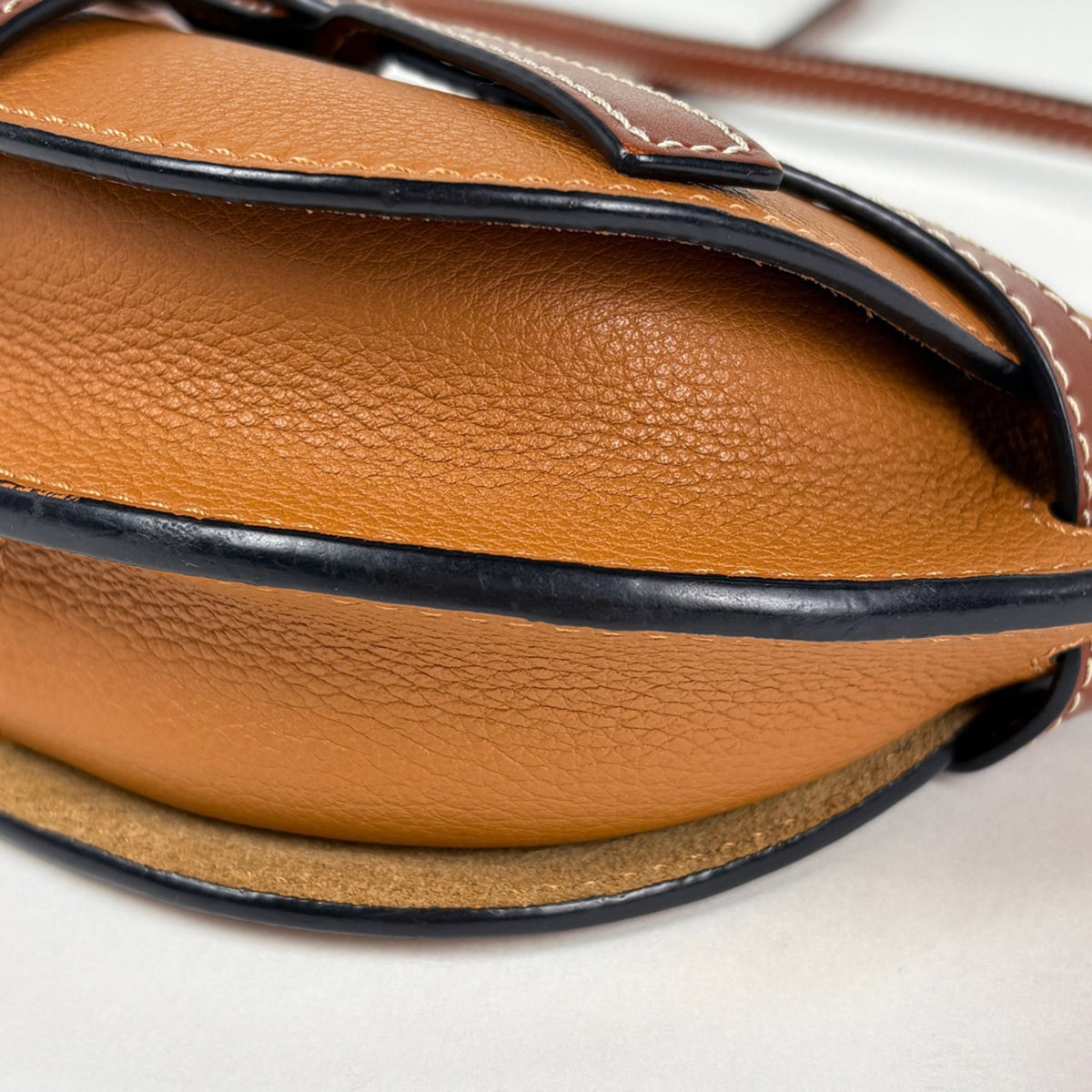 Loewe Brown Leather Shoulder Bag (Pre-Owned)