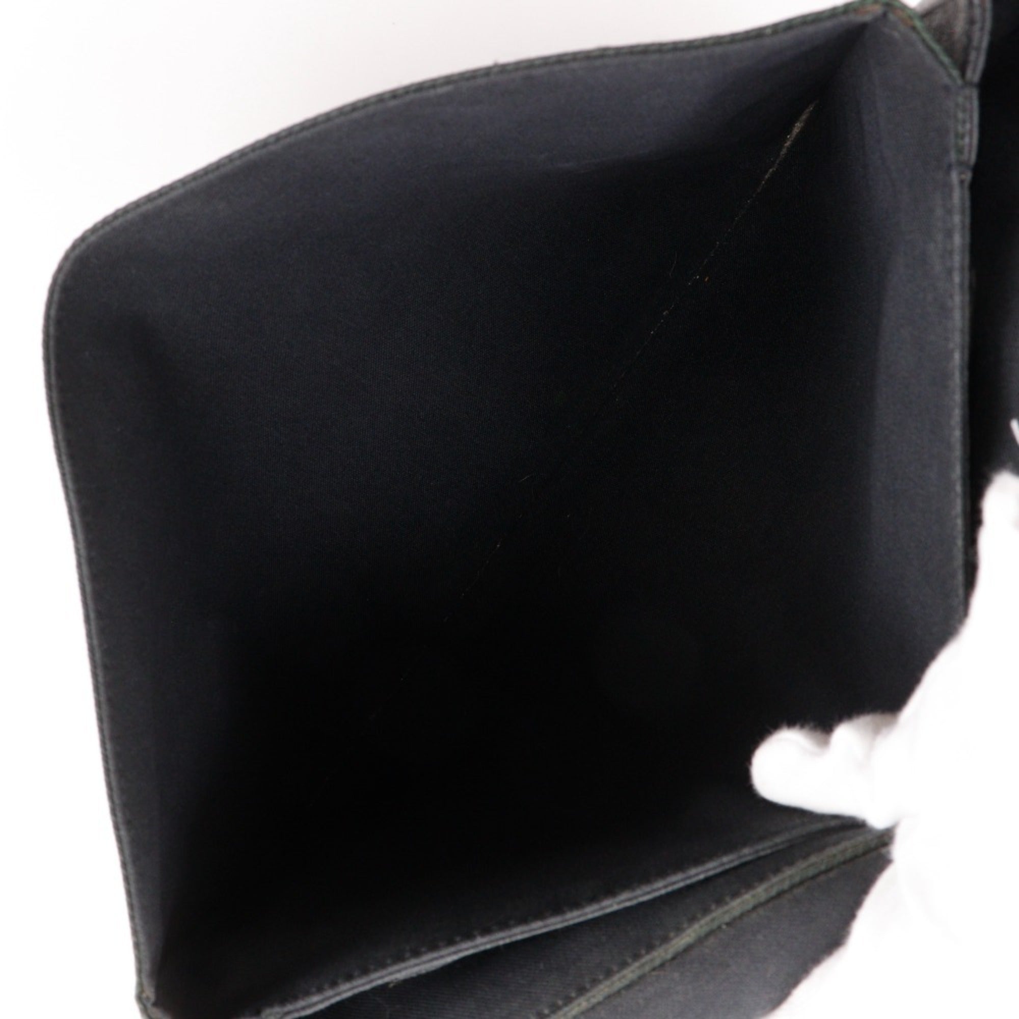 Louis Vuitton Black Noir Taiga Leather Shoulder Bag (Pre-Owned)