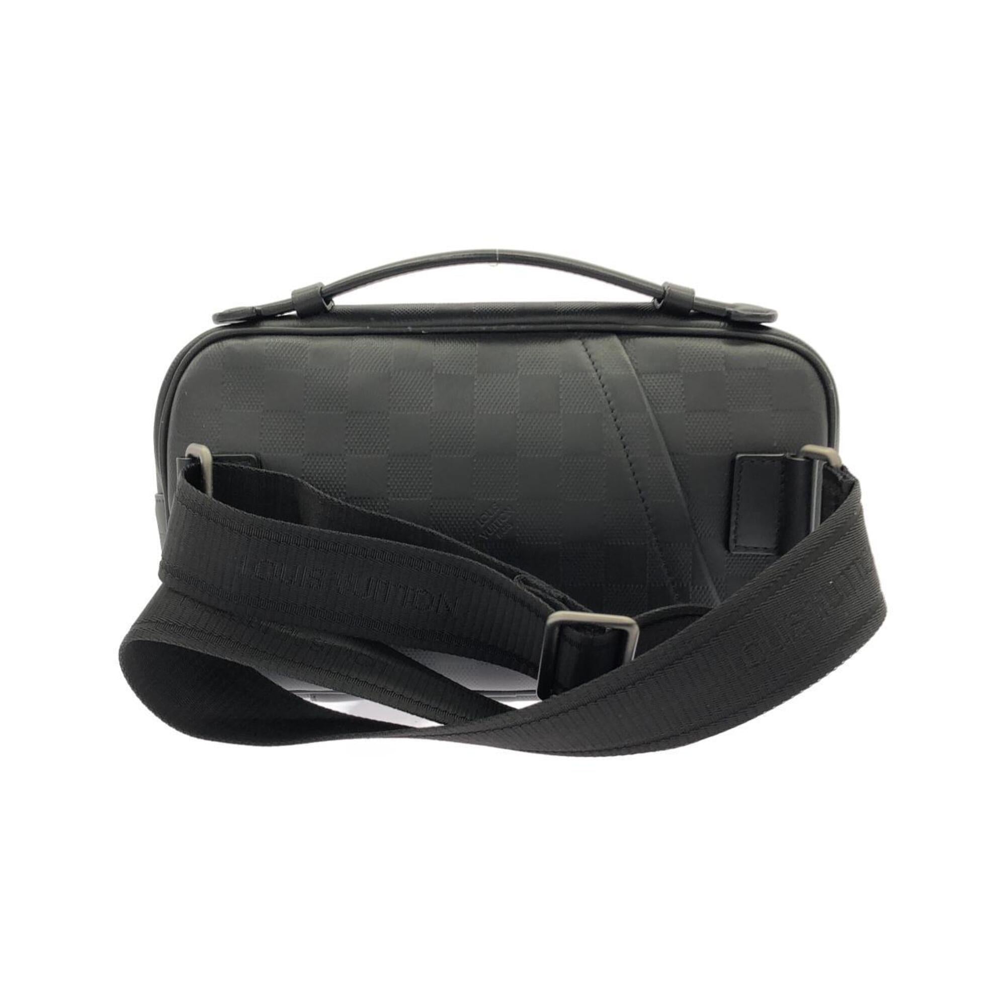 Louis Vuitton Black Leather Shoulder Bag (Pre-Owned)