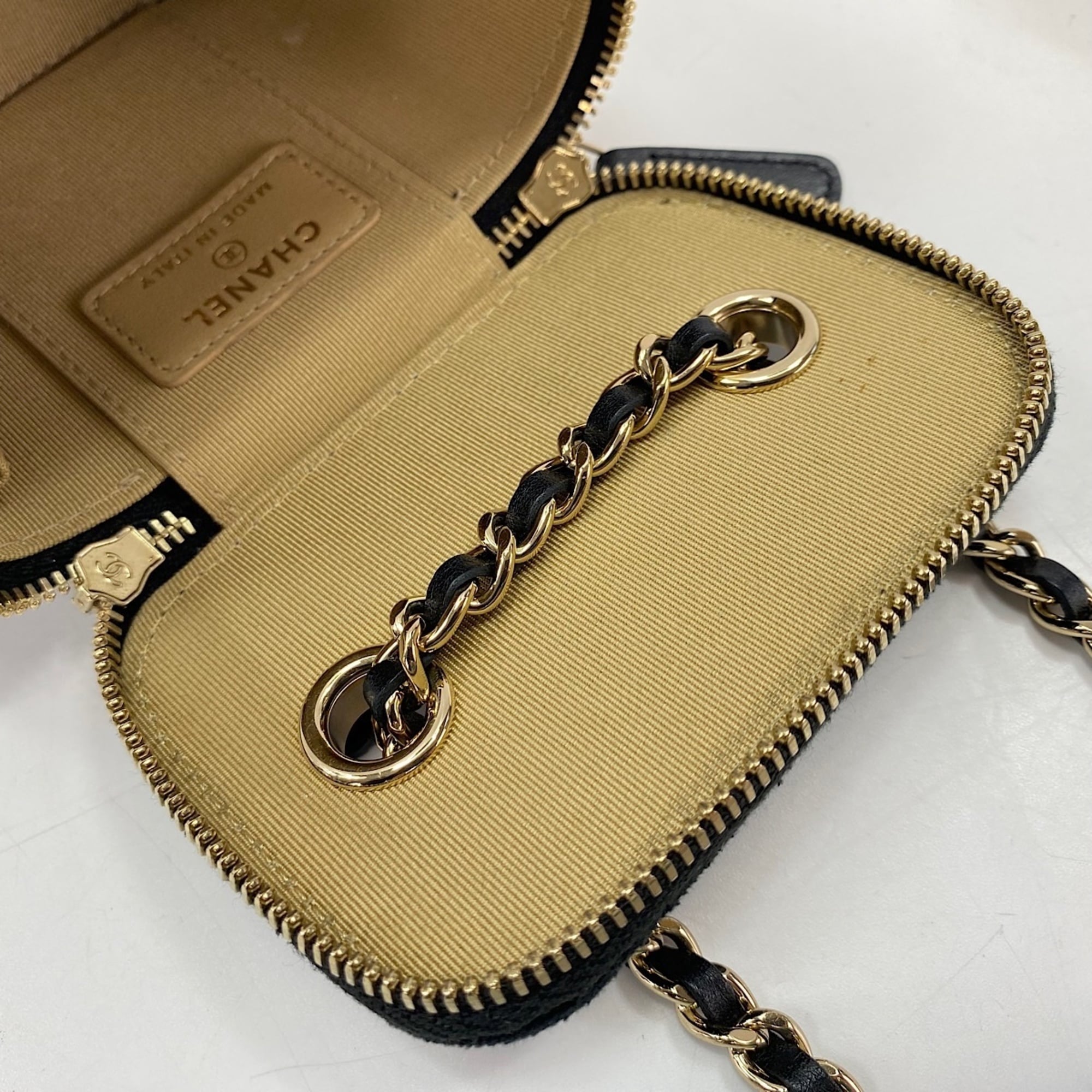 Chanel Matelasse Black Shoulder Bag (Pre-Owned)