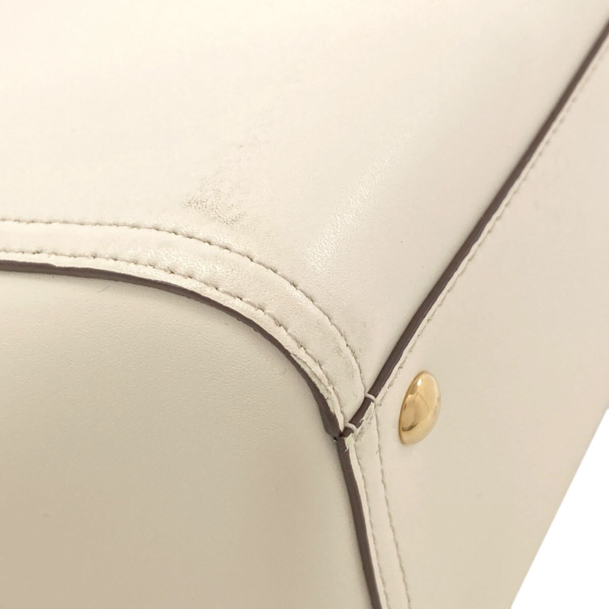 Salvatore Ferragamo White Leather Handbag (Pre-Owned)