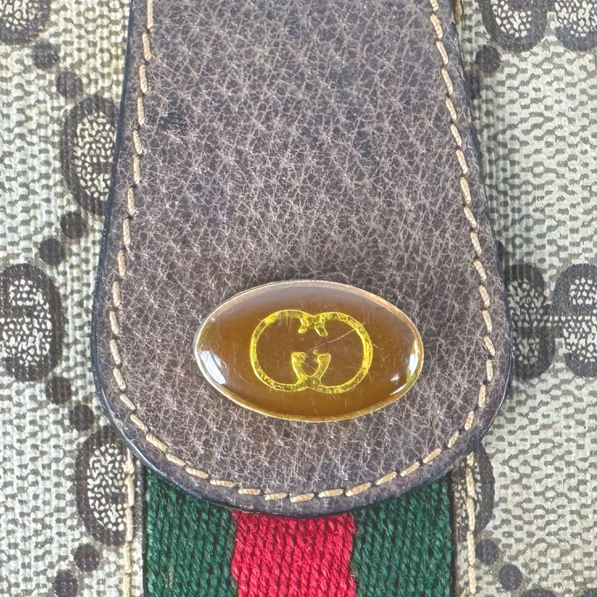 Gucci Brown Gg Supreme Clutch Bag (Pre-Owned)