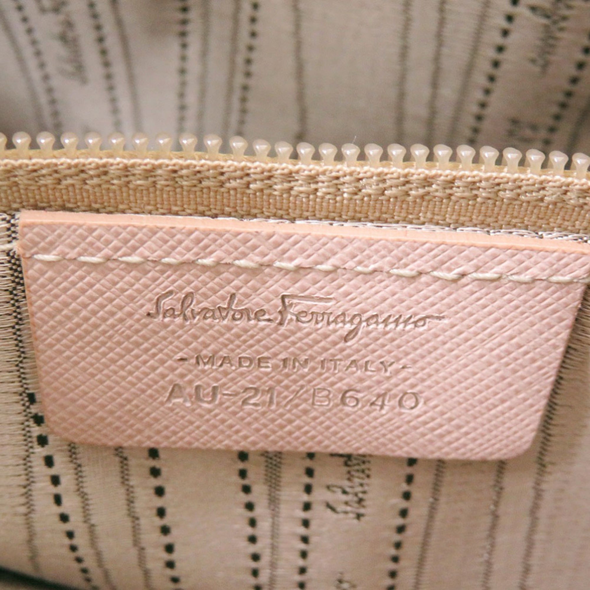 Salvatore Ferragamo Pink Leather Shoulder Bag (Pre-Owned)