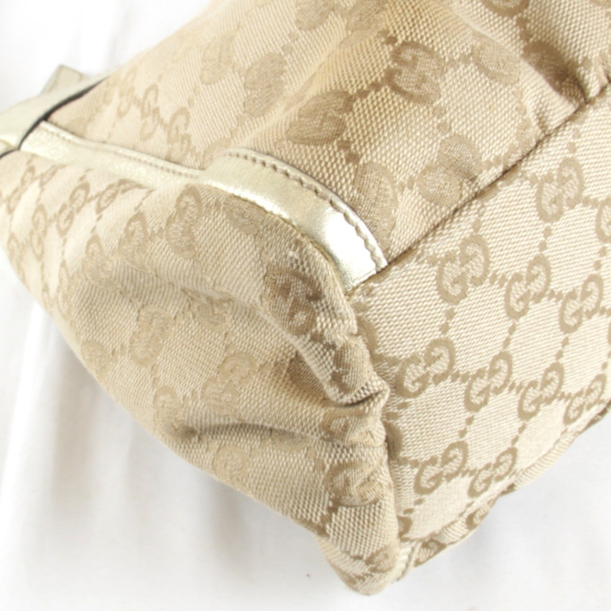 Gucci Gold Gg Canvas Handbag (Pre-Owned)
