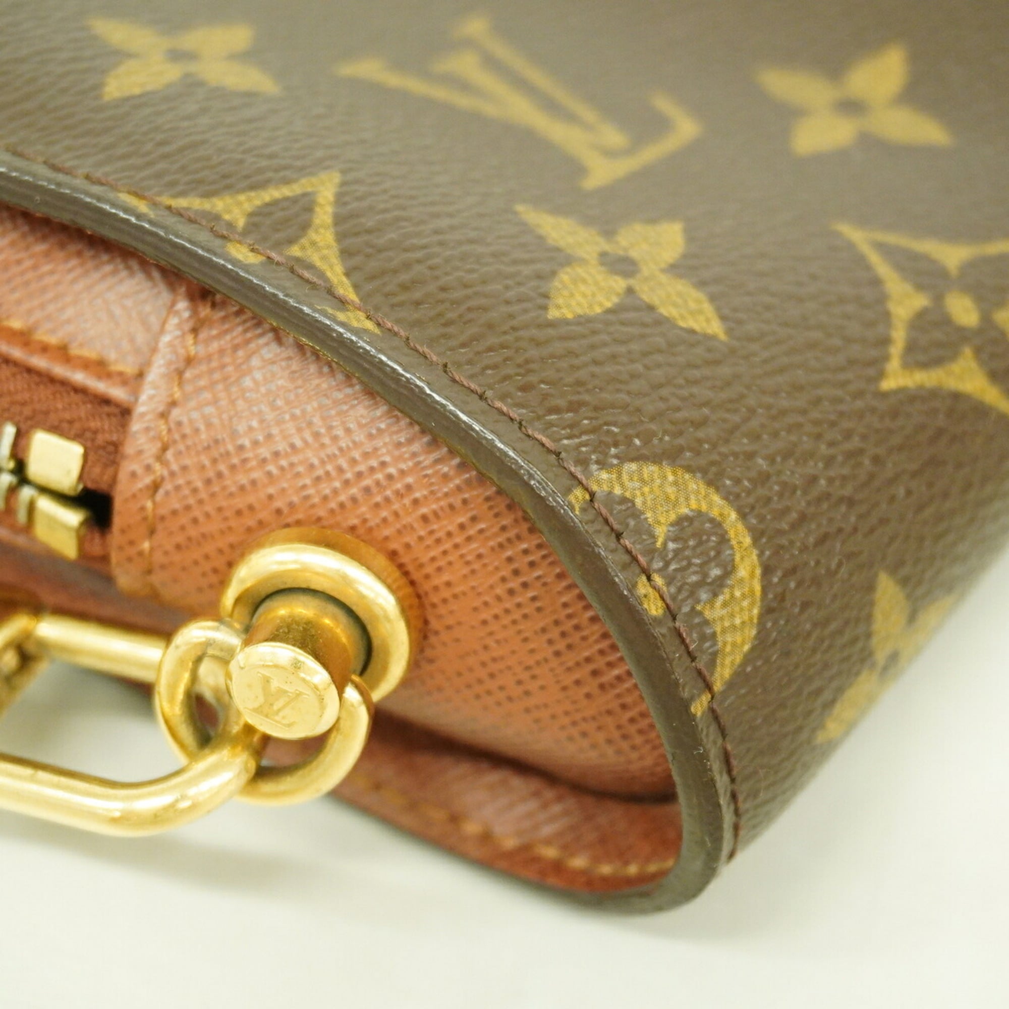 Louis Vuitton Brown Clutch Bag (Pre-Owned)