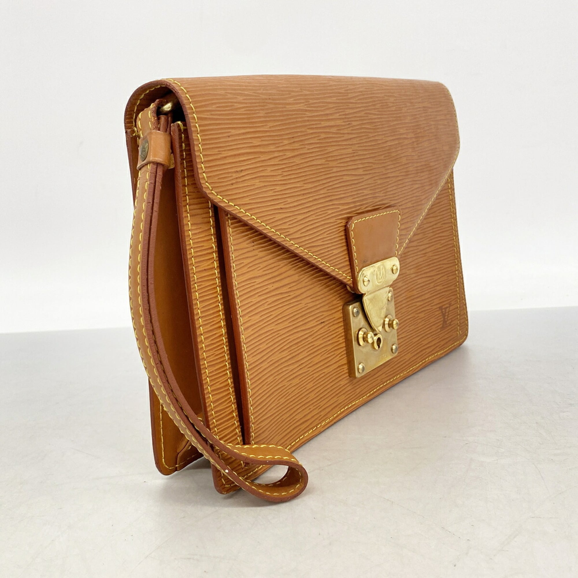 Louis Vuitton Gold Cipango Clutch Bag (Pre-Owned)