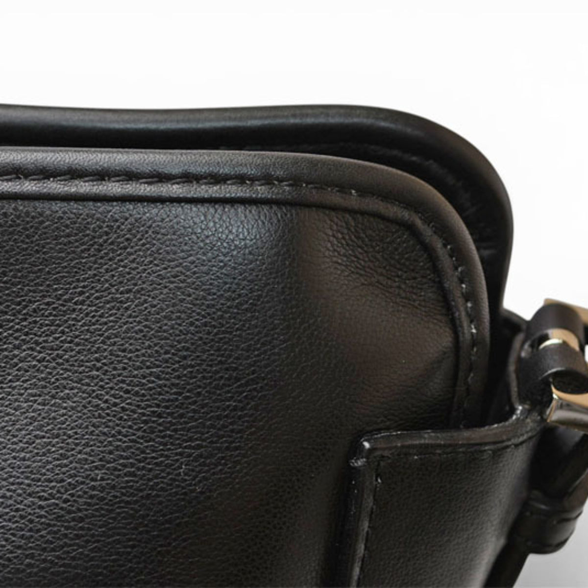 Loewe Black Leather Shoulder Bag (Pre-Owned)
