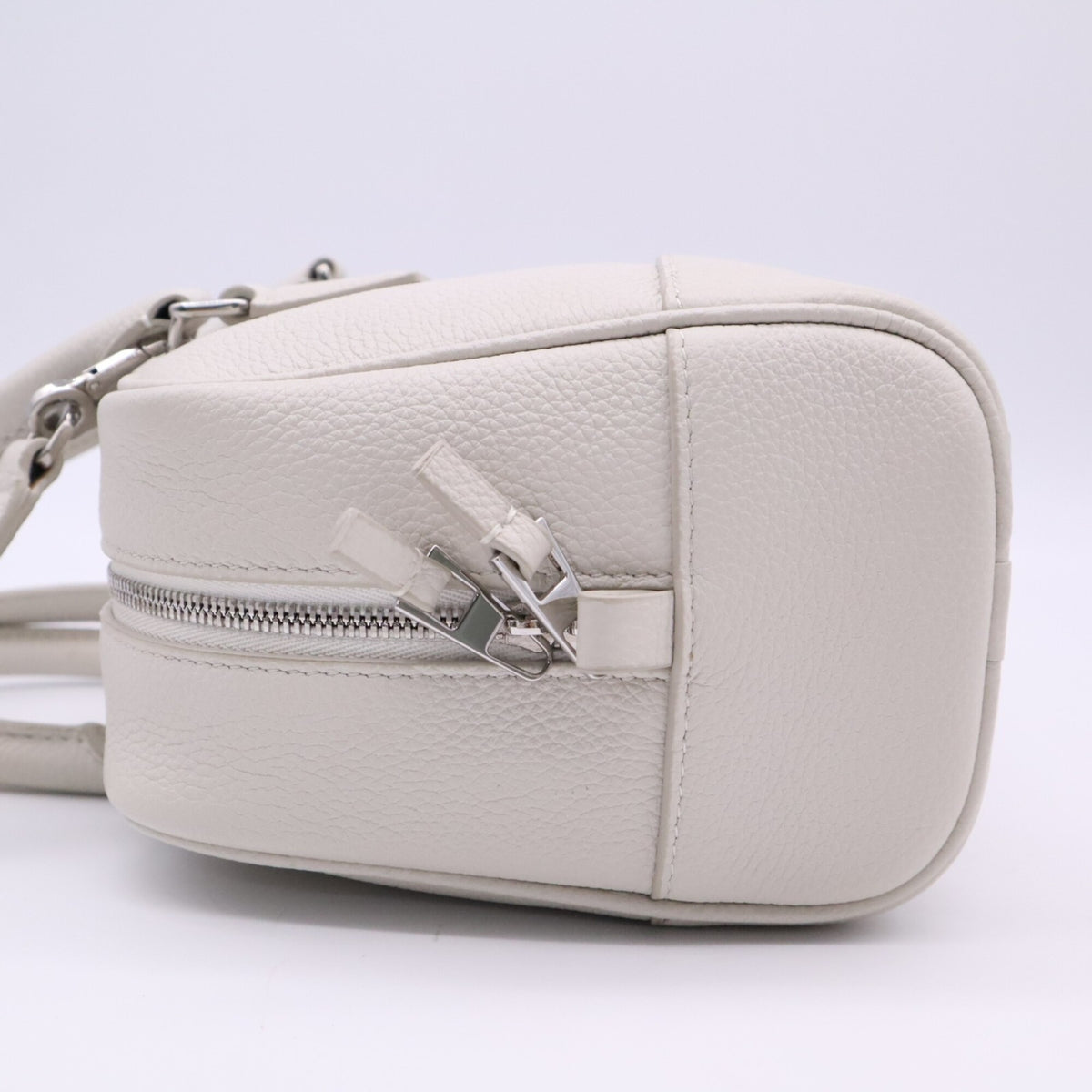 Loewe Amazona White Leather Handbag Shoulder Bag (Pre-Owned)