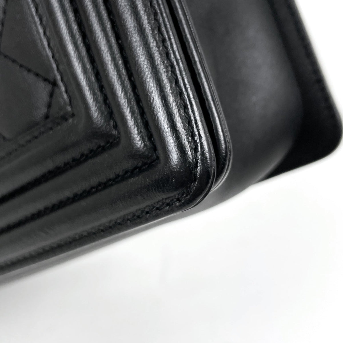 Chanel Black Leather Shoulder Bag (Pre-Owned)
