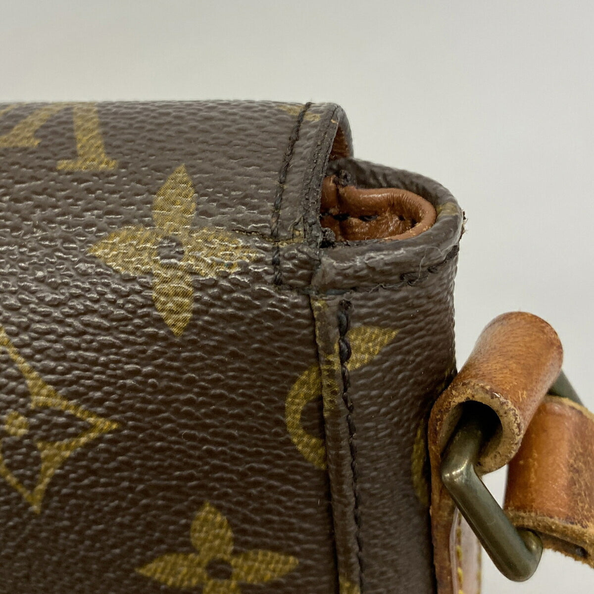 Louis Vuitton Brown Shoulder Bag (Pre-Owned)