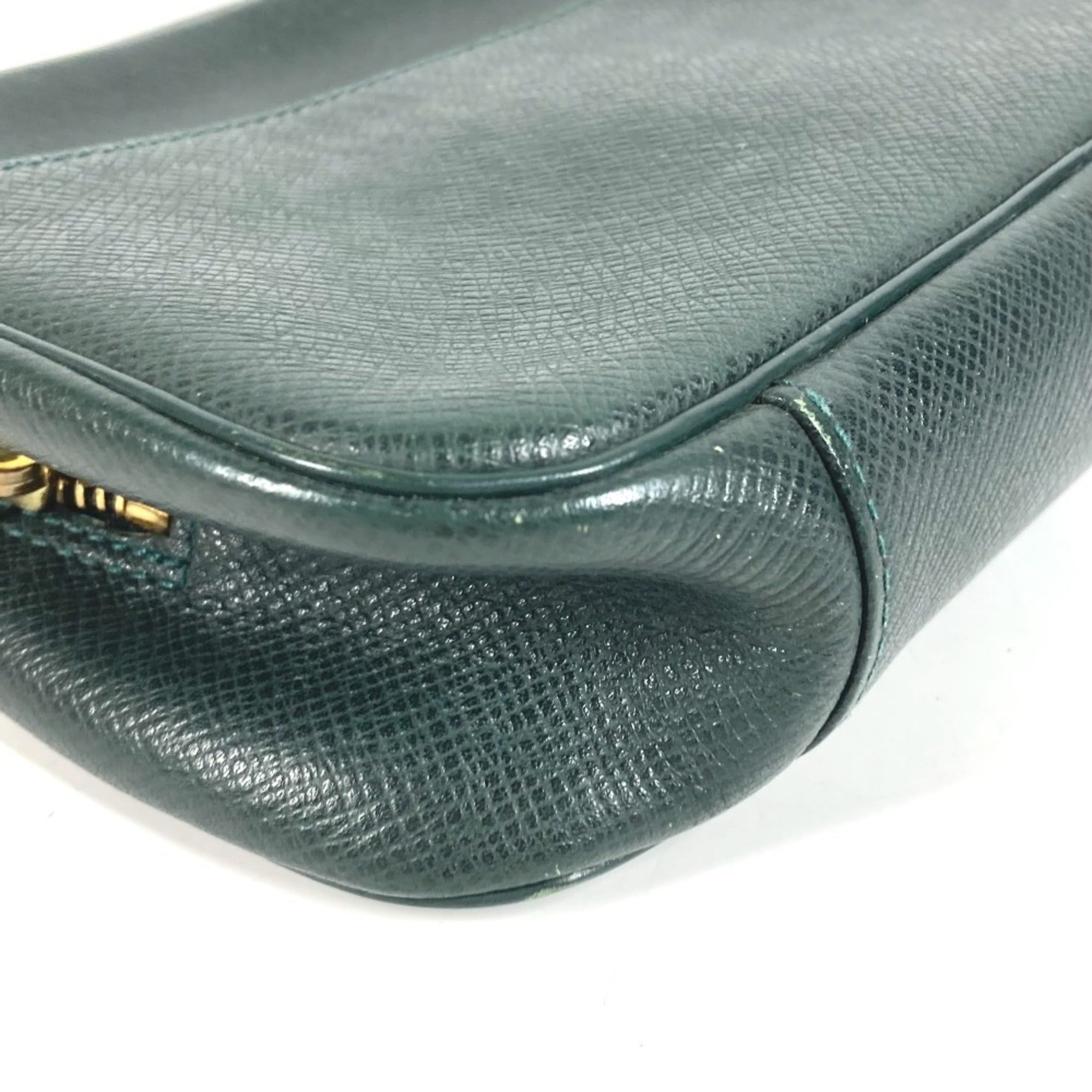 Louis Vuitton Taiga Episea Green Taiga Leather Clutch Bag Pouch (Pre-Owned)