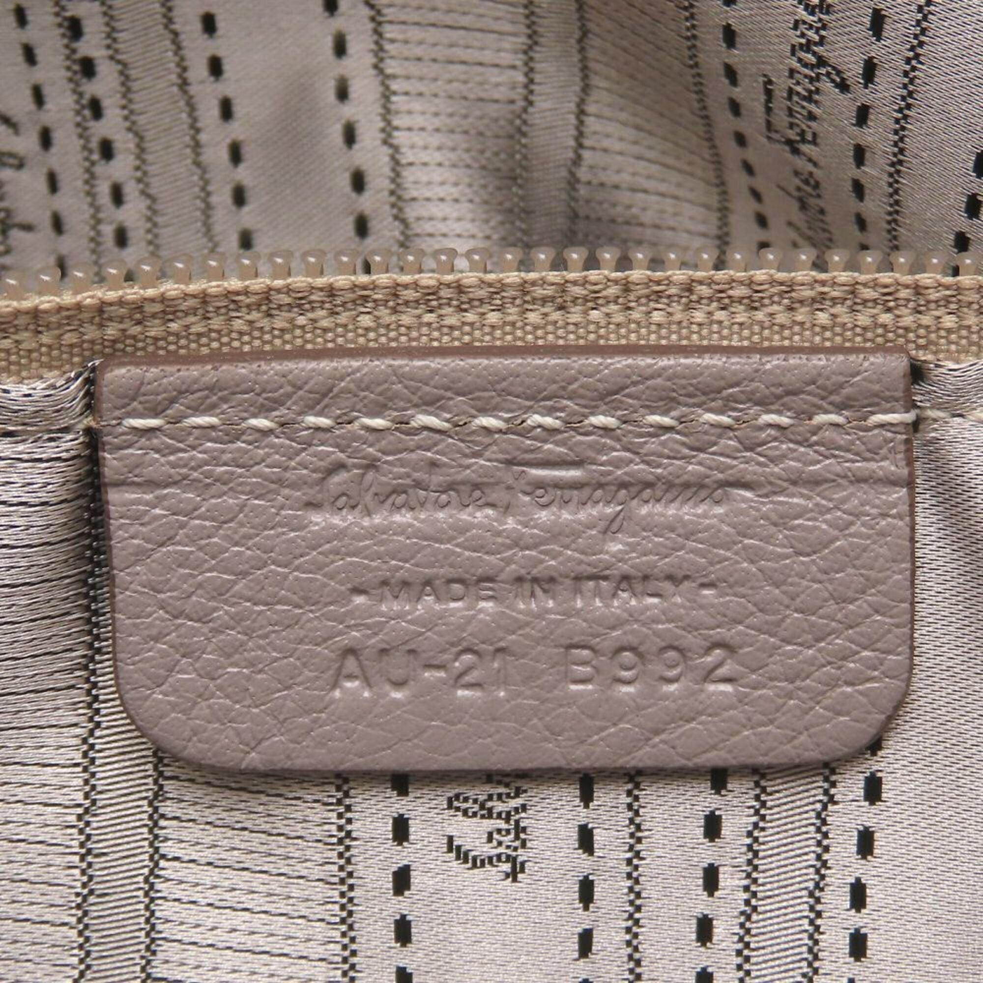 Salvatore Ferragamo Gray Leather Handbag (Pre-Owned)