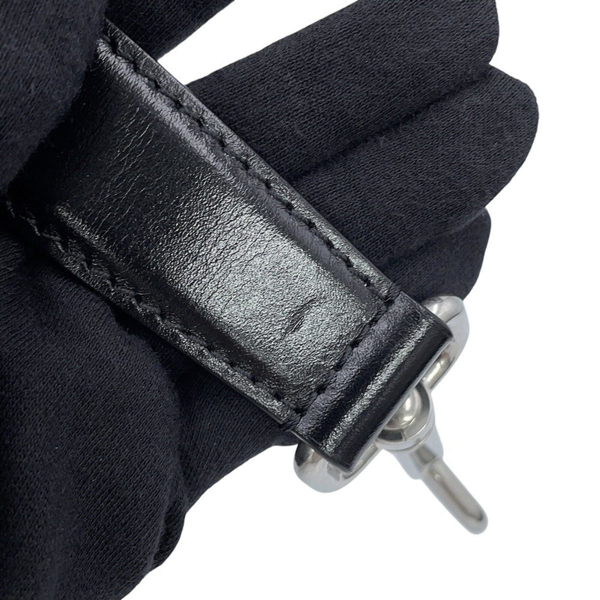 Louis Vuitton Noir Leather Handbag (Pre-Owned)