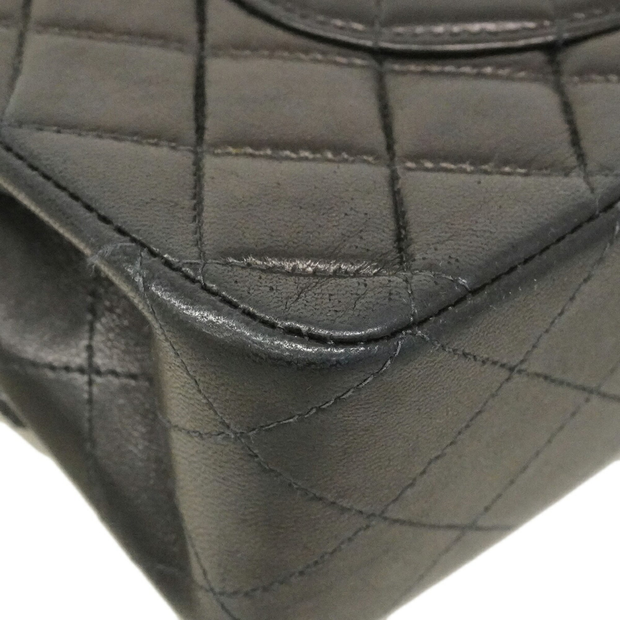 Chanel Black Leather Shoulder Bag (Pre-Owned)