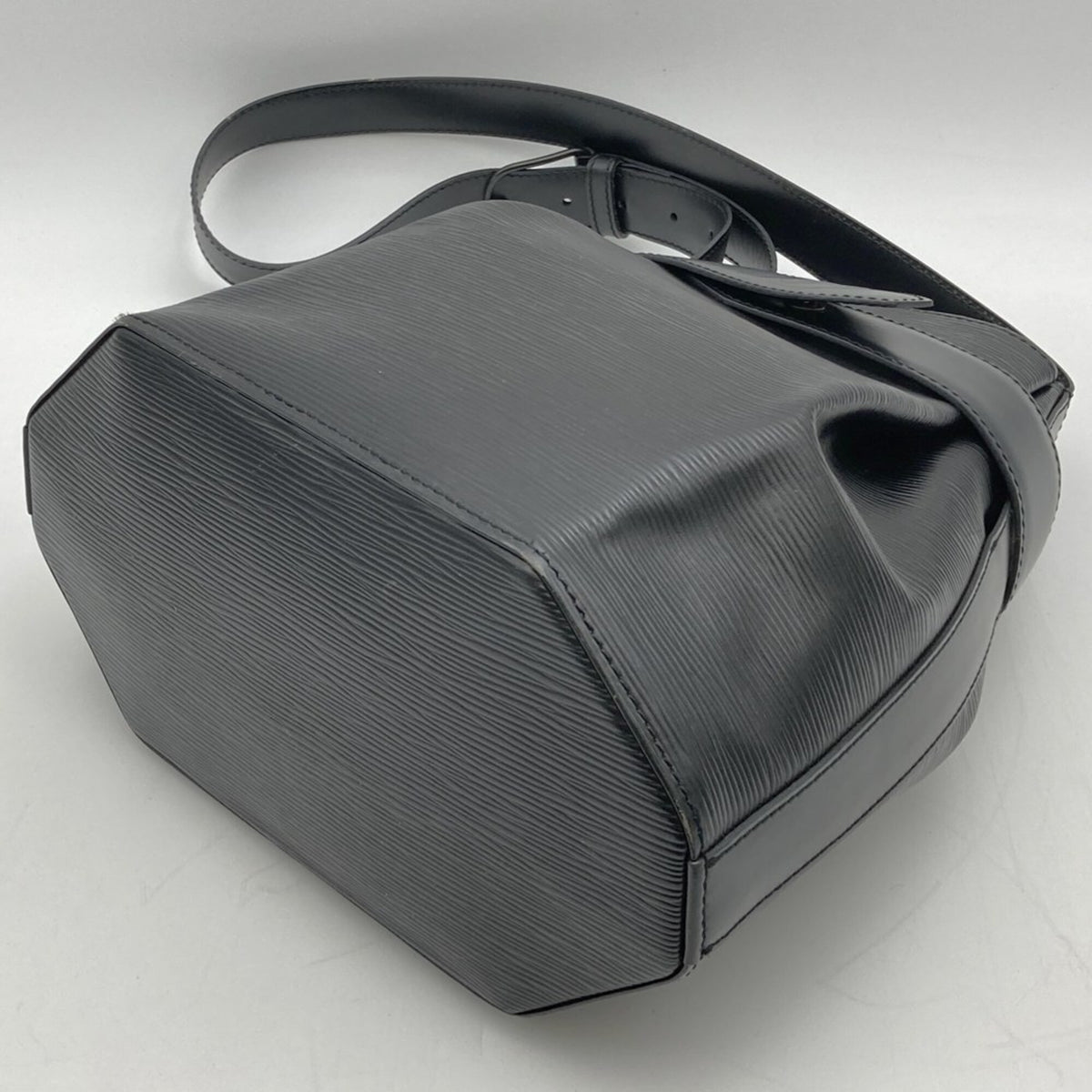Louis Vuitton Black Epi Leather Shoulder Bag (Pre-Owned)
